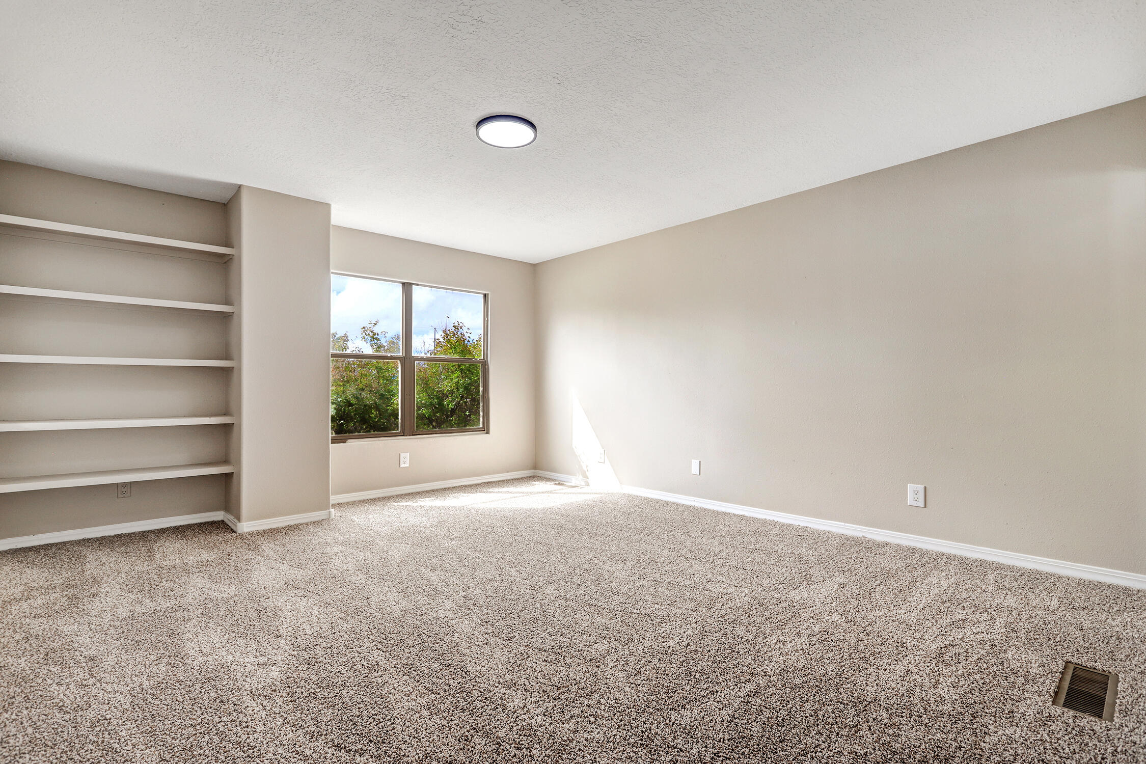 Photo 15 — 4211 Pitt Street NE UNIT 10