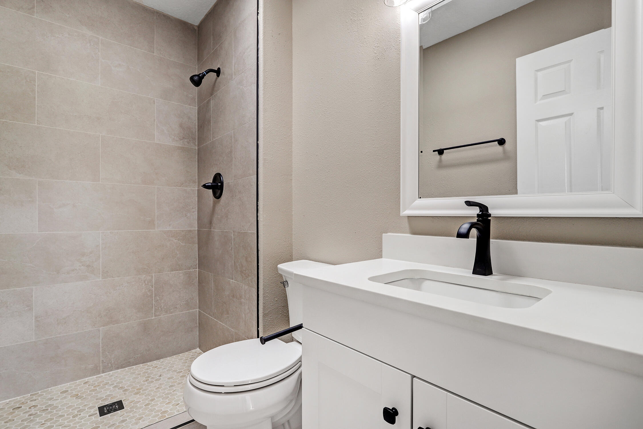 Photo 17 — 4211 Pitt Street NE UNIT 10