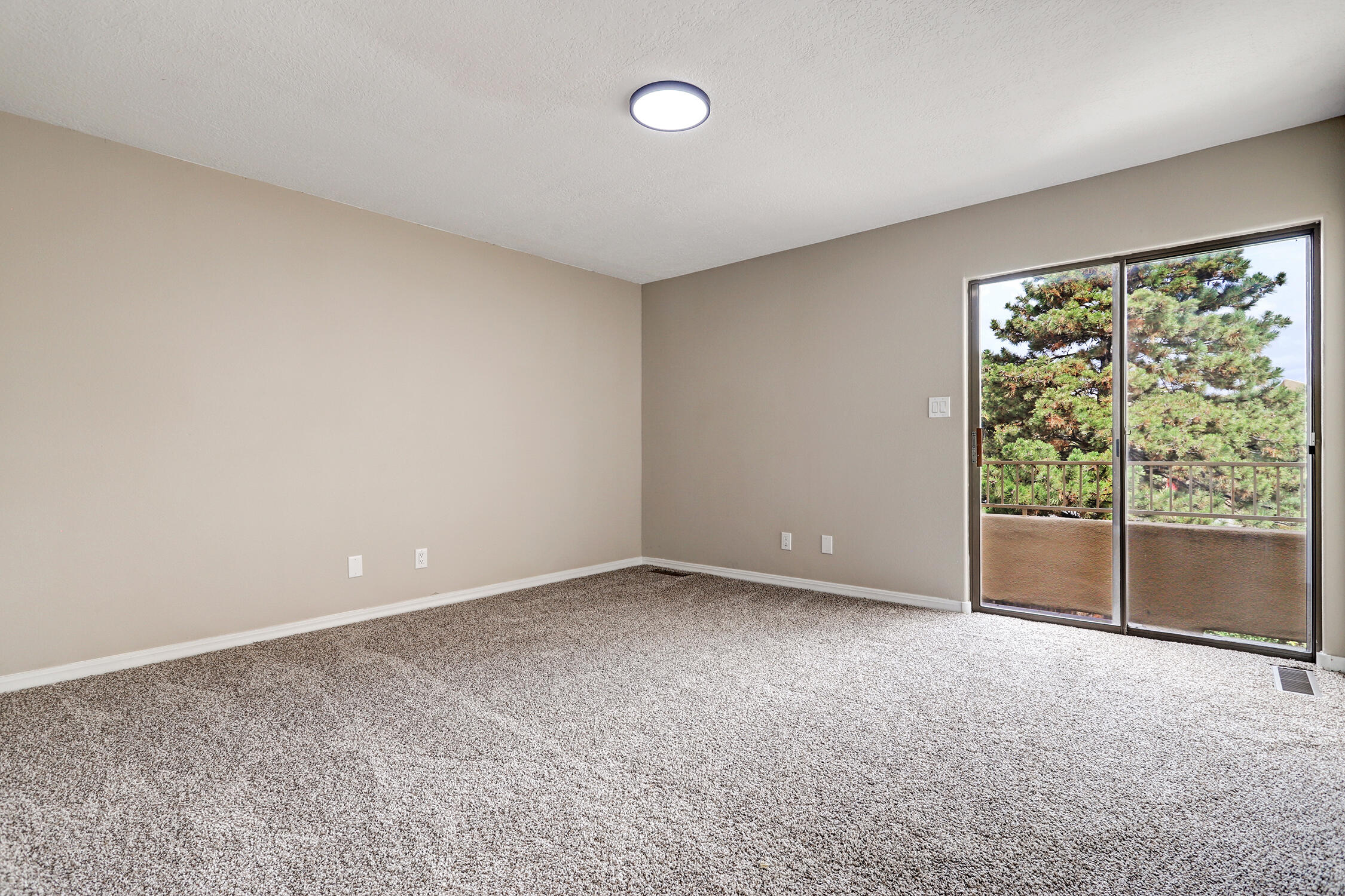 Photo 19 — 4211 Pitt Street NE UNIT 10