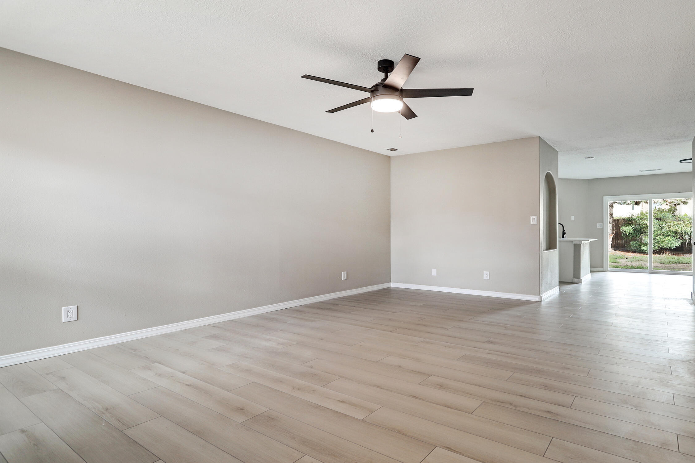 Photo 7 — 4211 Pitt Street NE UNIT 10