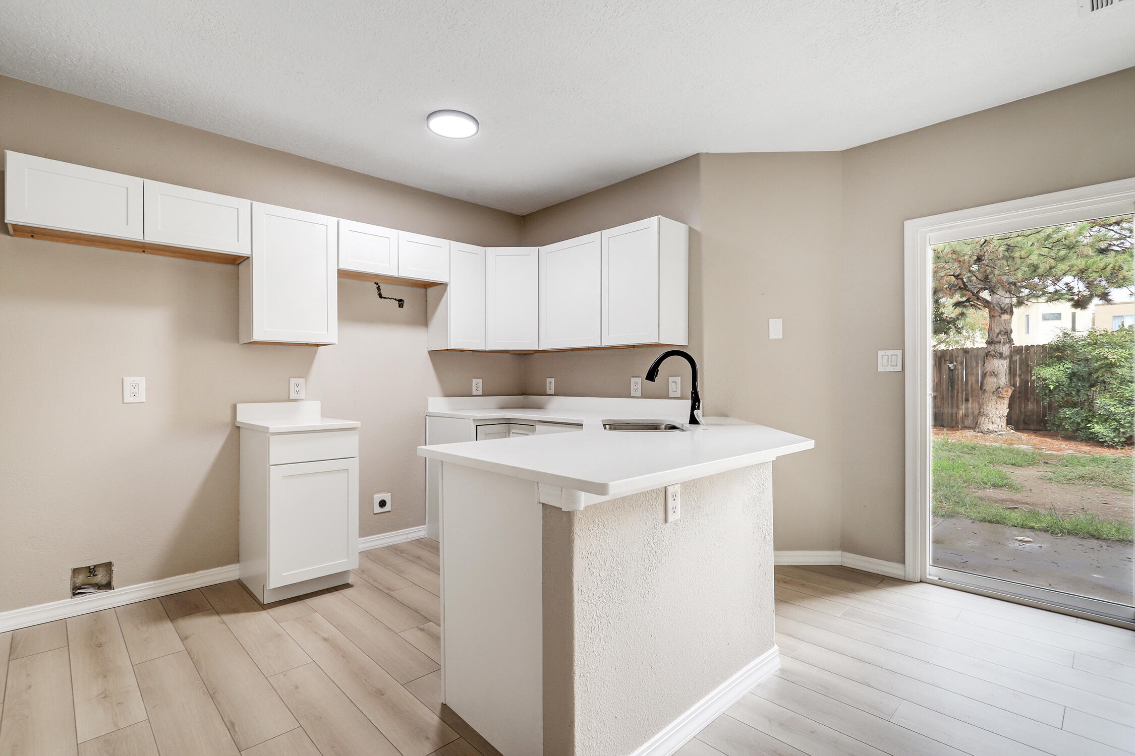 Photo 9 — 4211 Pitt Street NE UNIT 10