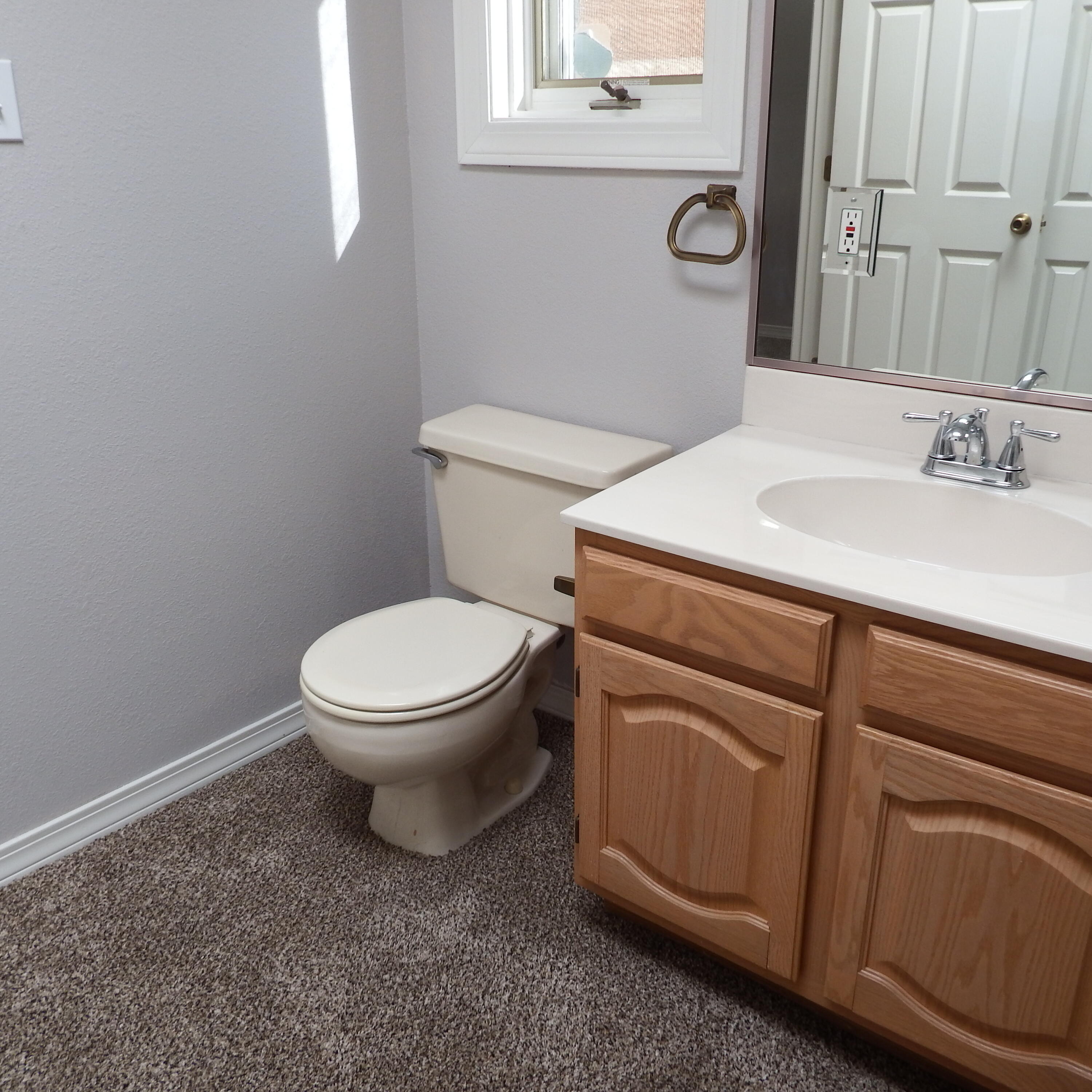 Photo 4 — 6645 Ruby Street NE