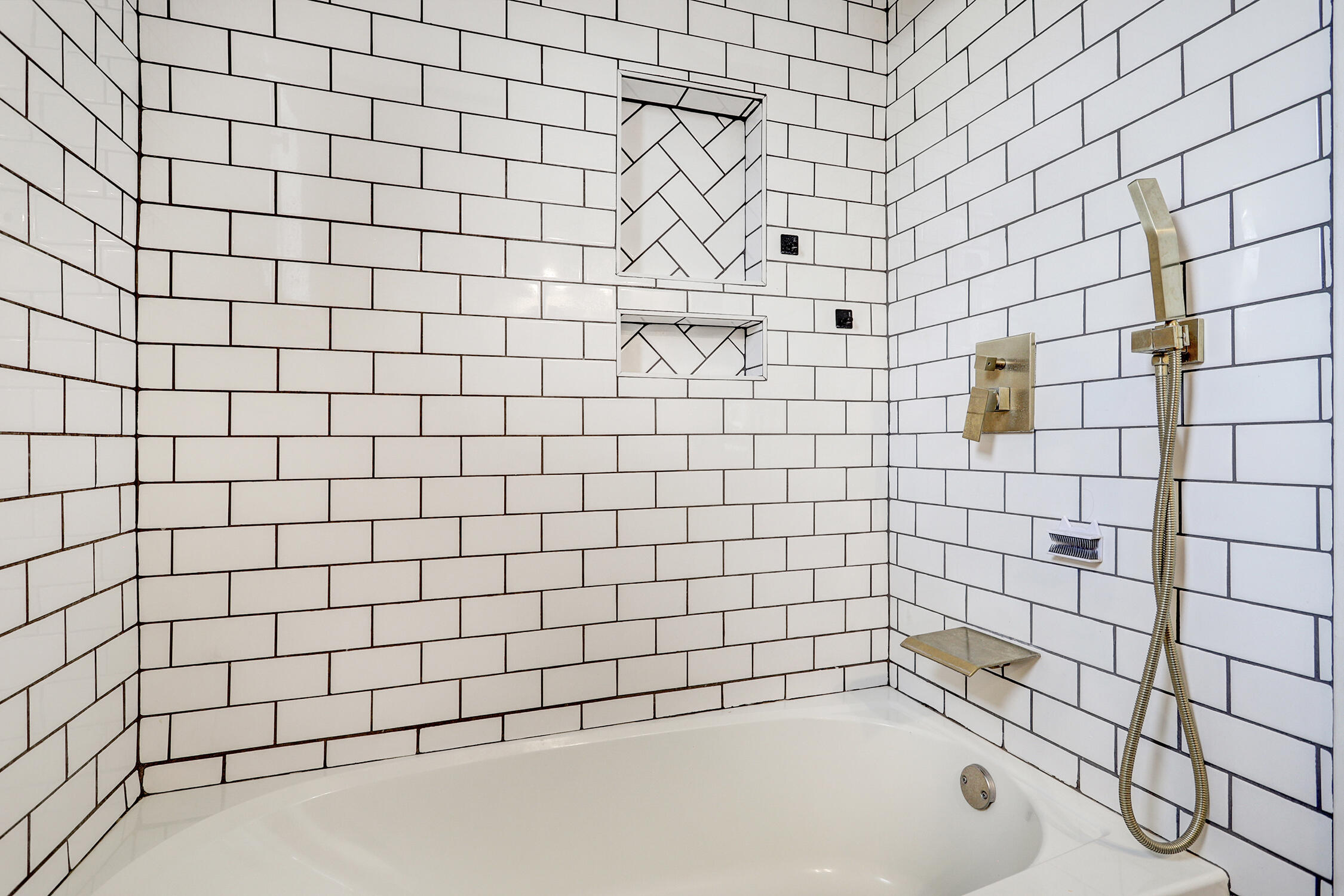 Photo 10 — 1412 Alvarado Drive NE