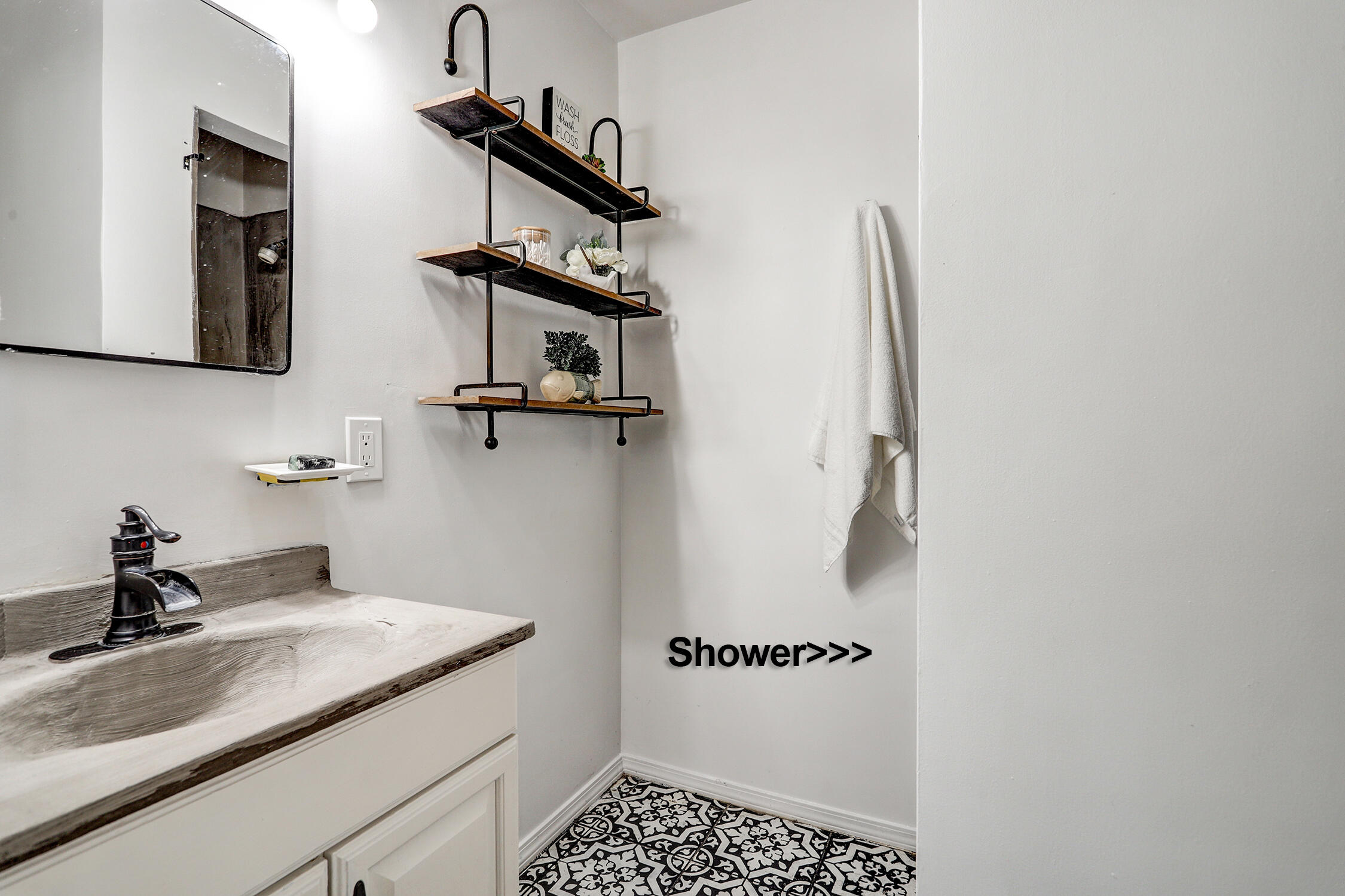 Photo 9 — 1412 Alvarado Drive NE