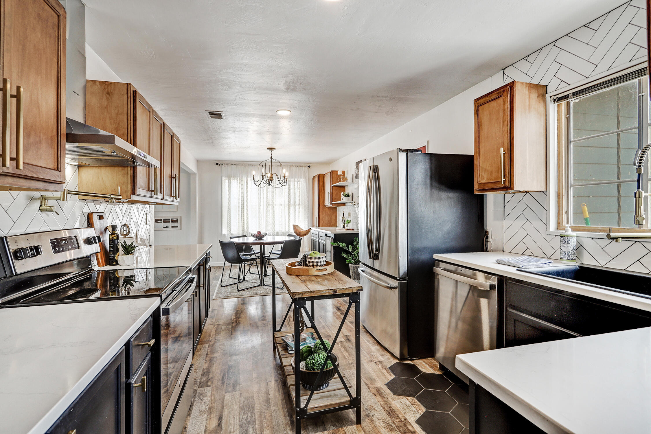 Photo 20 — 1412 Alvarado Drive NE