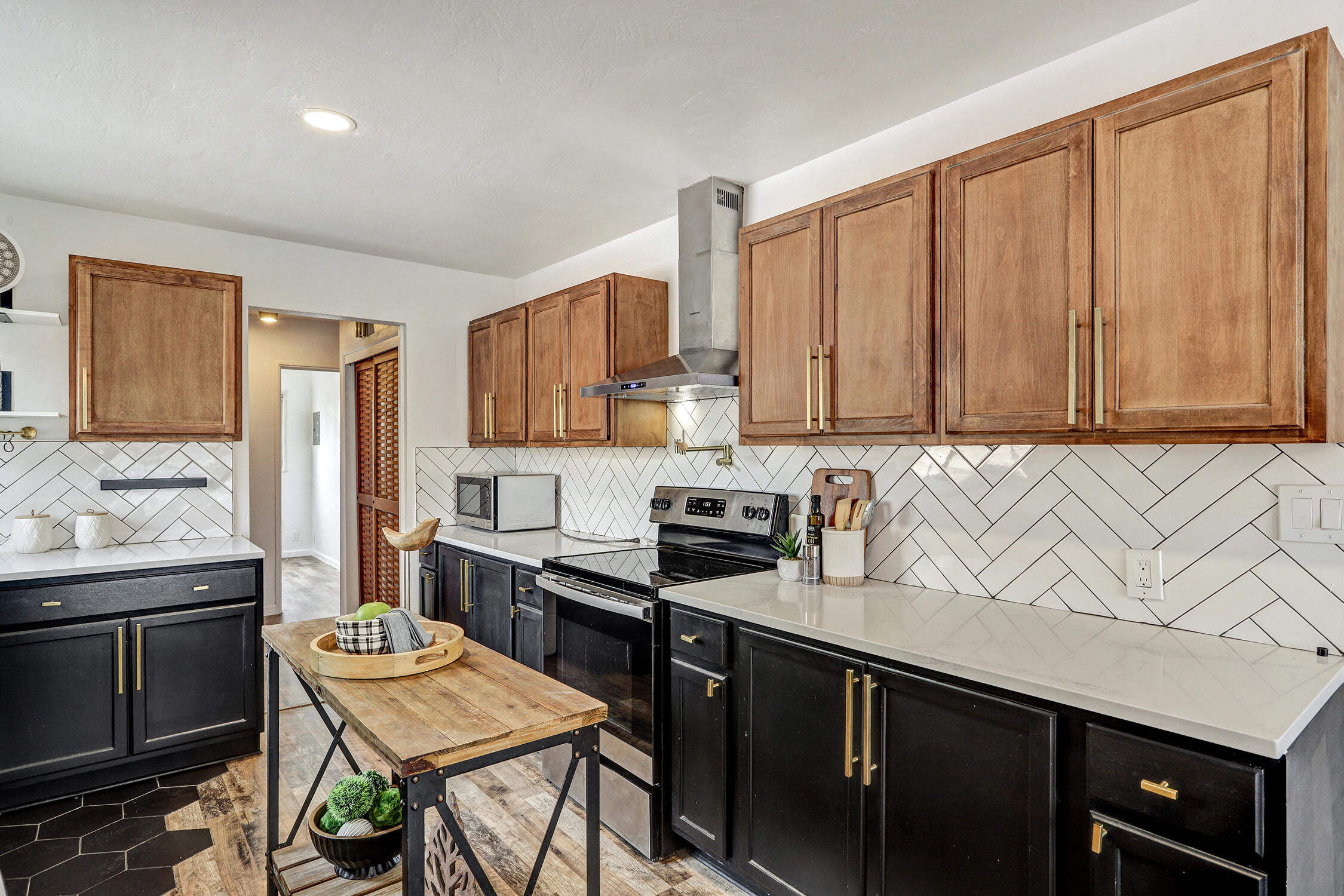 Photo 19 — 1412 Alvarado Drive NE