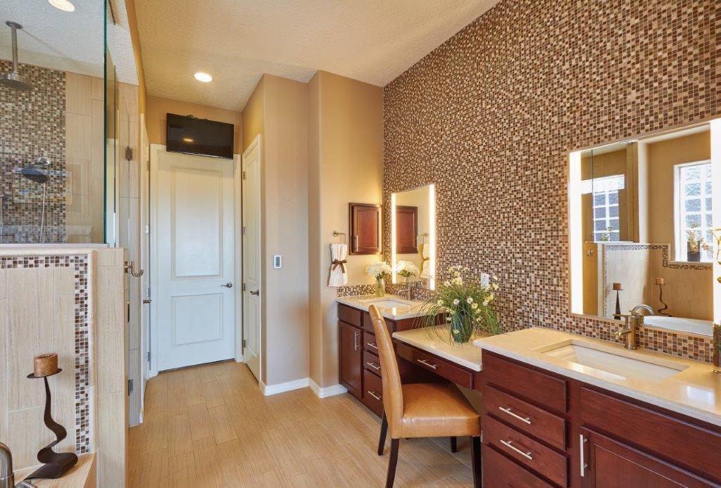 Photo 2 — 910 Jubilee Boulevard SW