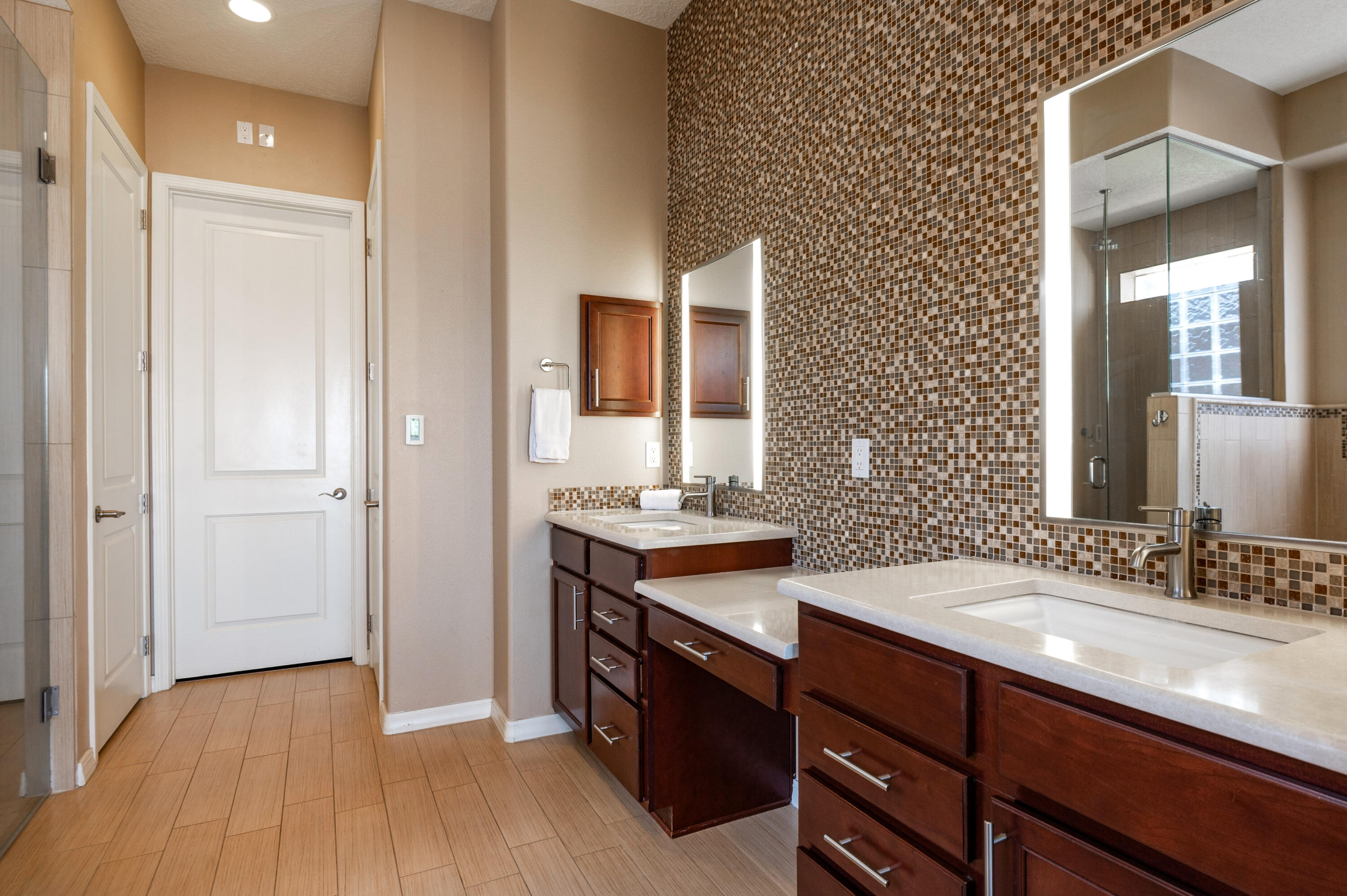 Photo 19 — 910 Jubilee Boulevard SW
