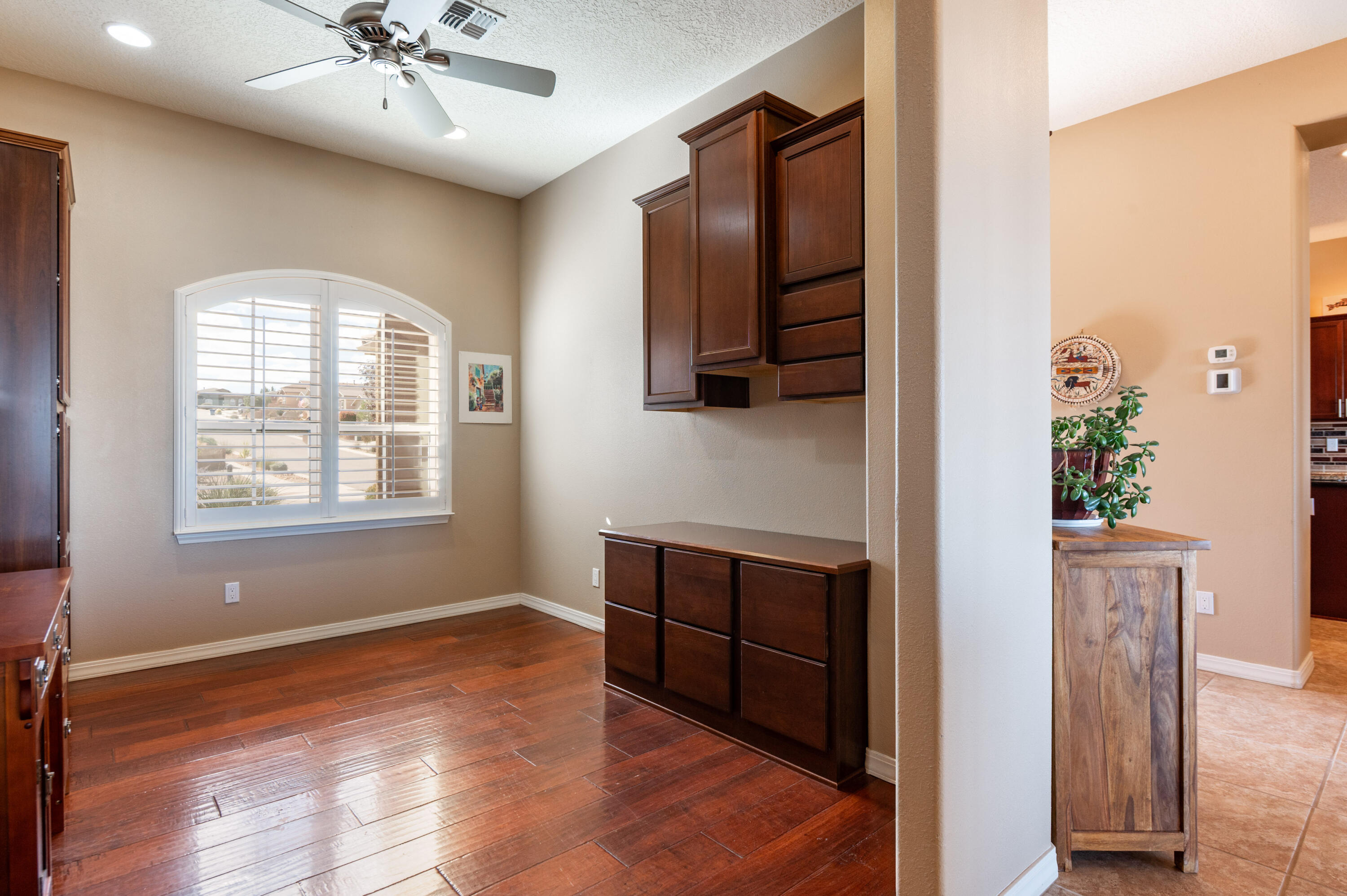 Photo 16 — 910 Jubilee Boulevard SW