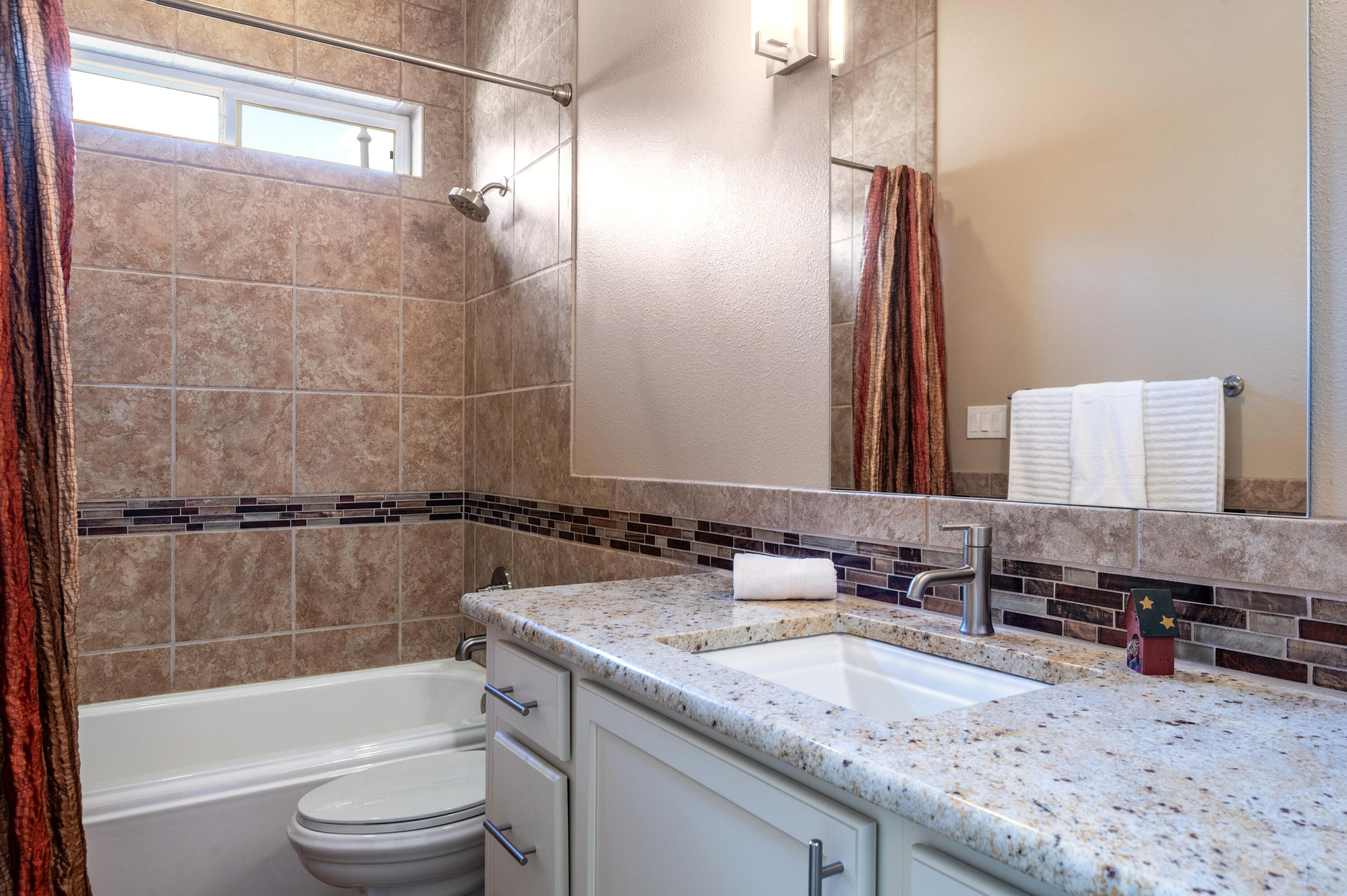 Photo 15 — 910 Jubilee Boulevard SW
