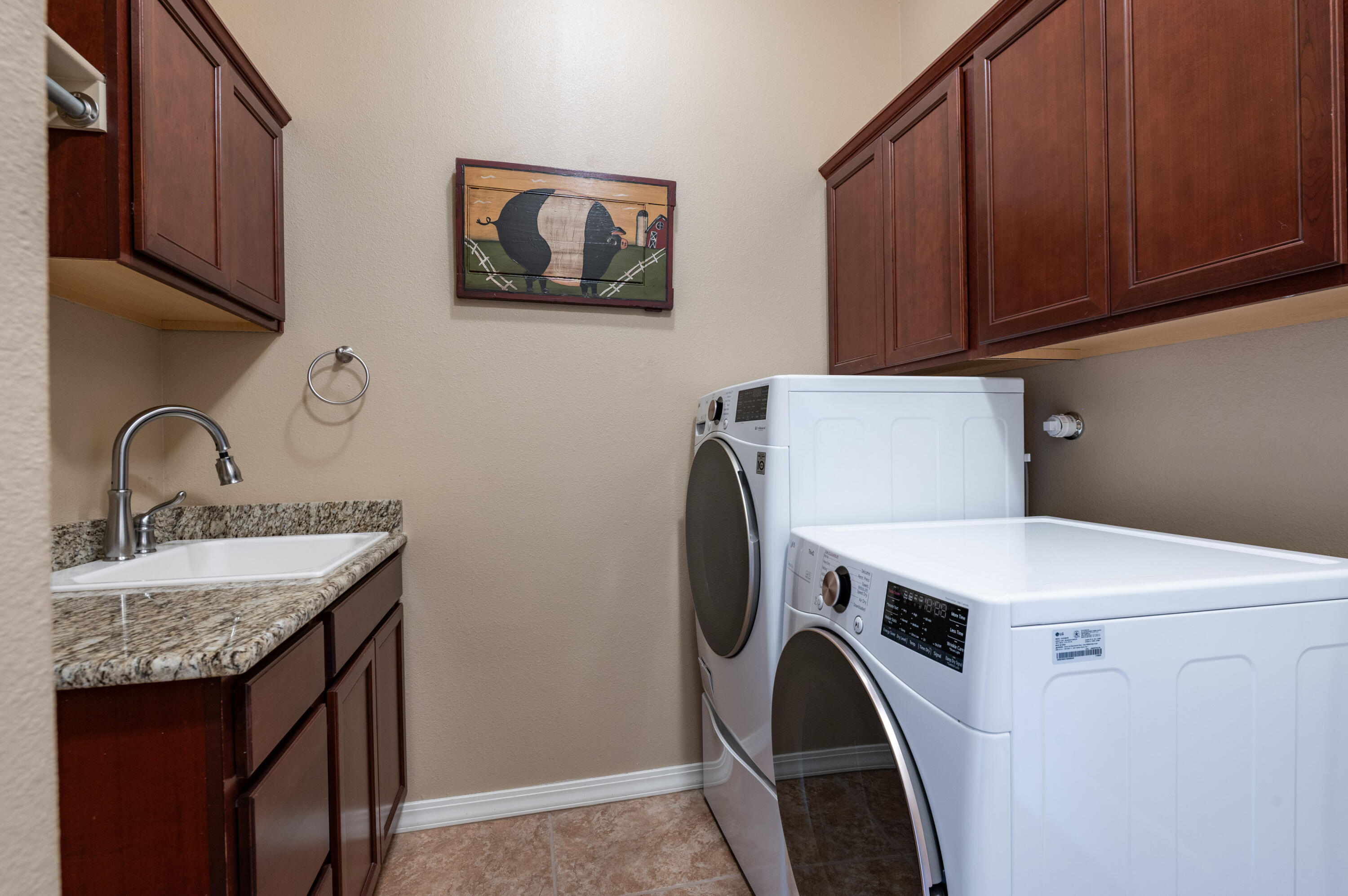 Photo 14 — 910 Jubilee Boulevard SW