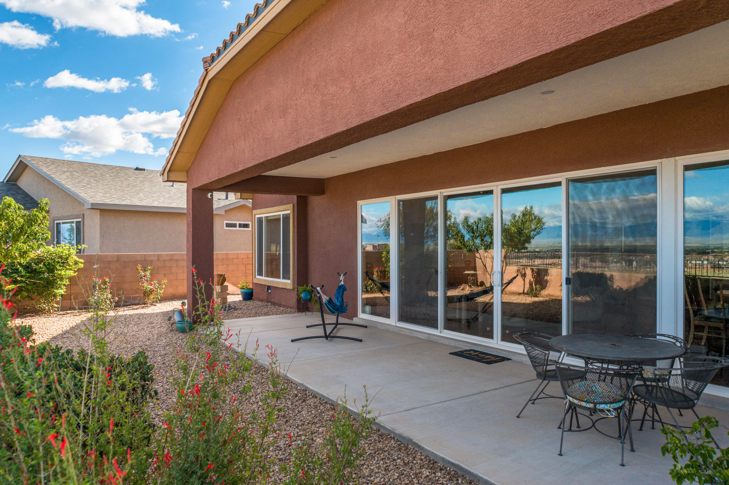Photo 13 — 910 Jubilee Boulevard SW