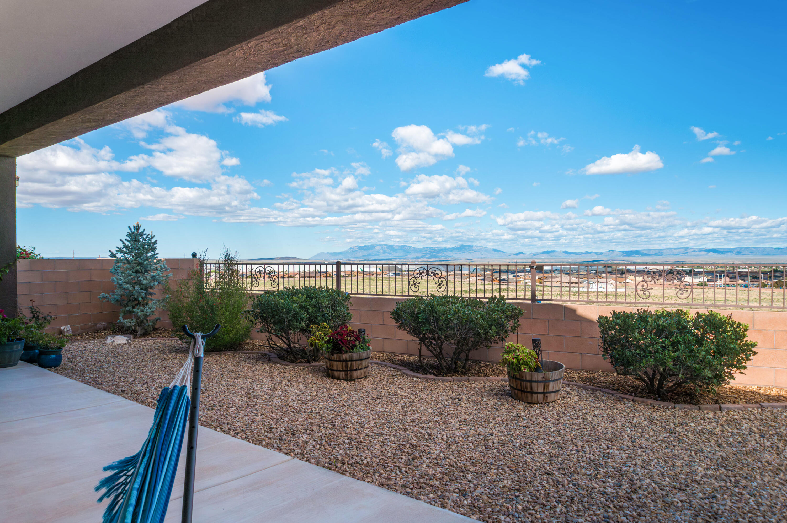 Photo 11 — 910 Jubilee Boulevard SW
