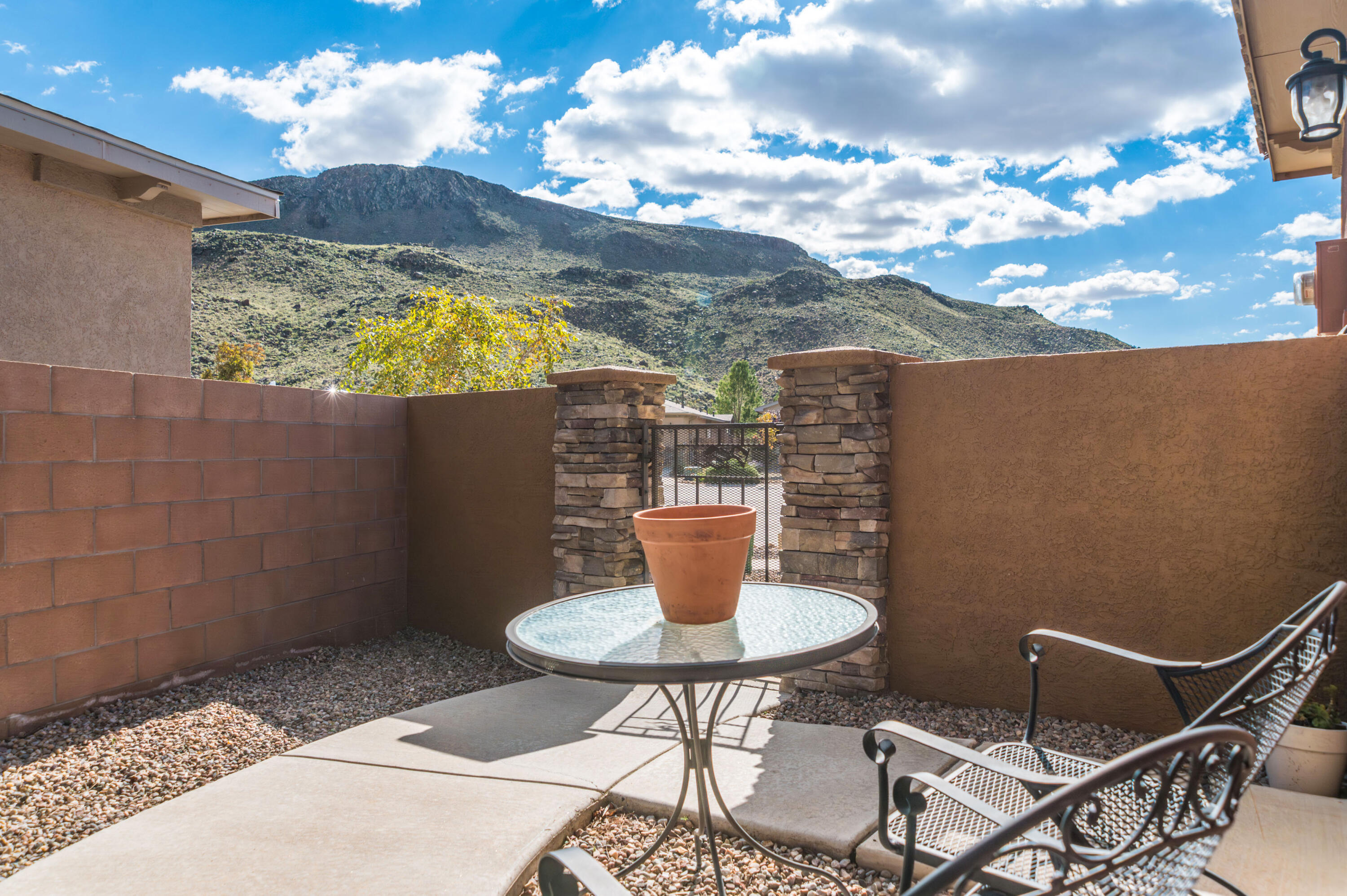 Photo 10 — 910 Jubilee Boulevard SW