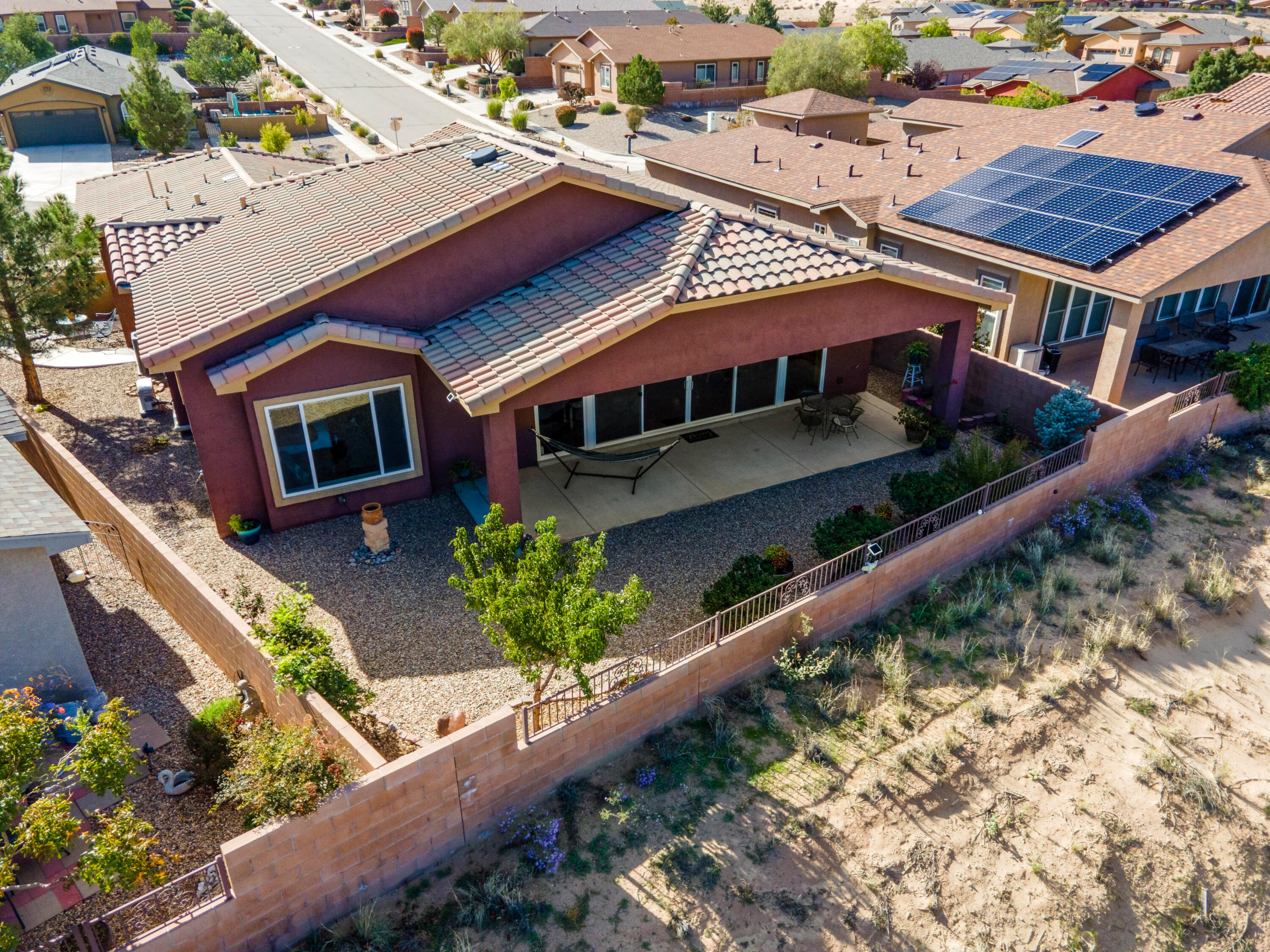 Photo 2 — 910 Jubilee Boulevard SW