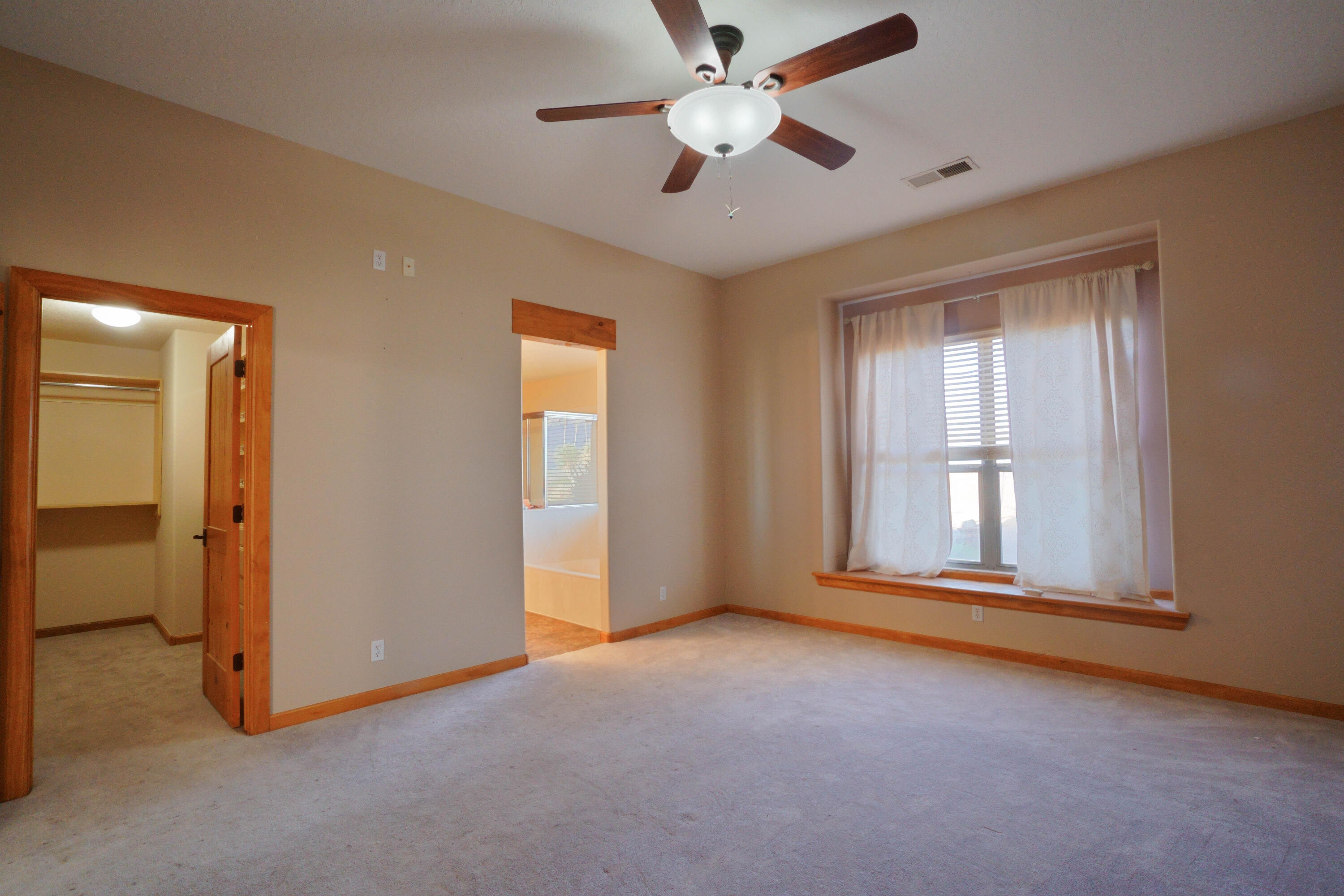Photo 3 — 2453 Tyler Loop NE