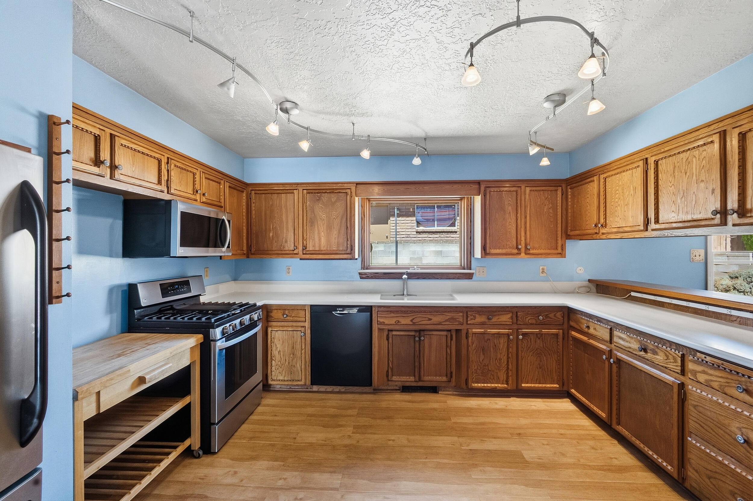 Photo 8 — 1001 Upland Court NE