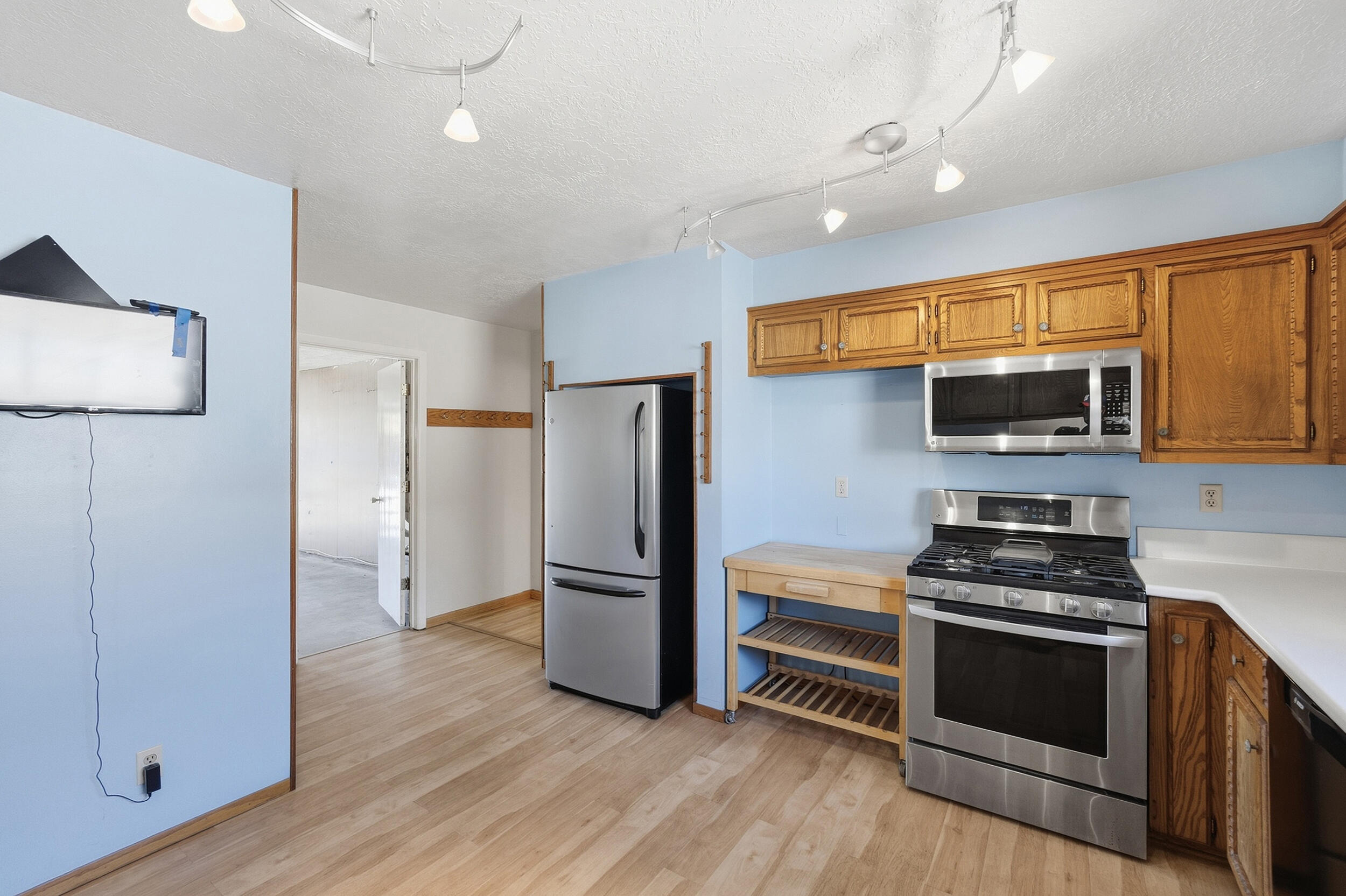 Photo 9 — 1001 Upland Court NE
