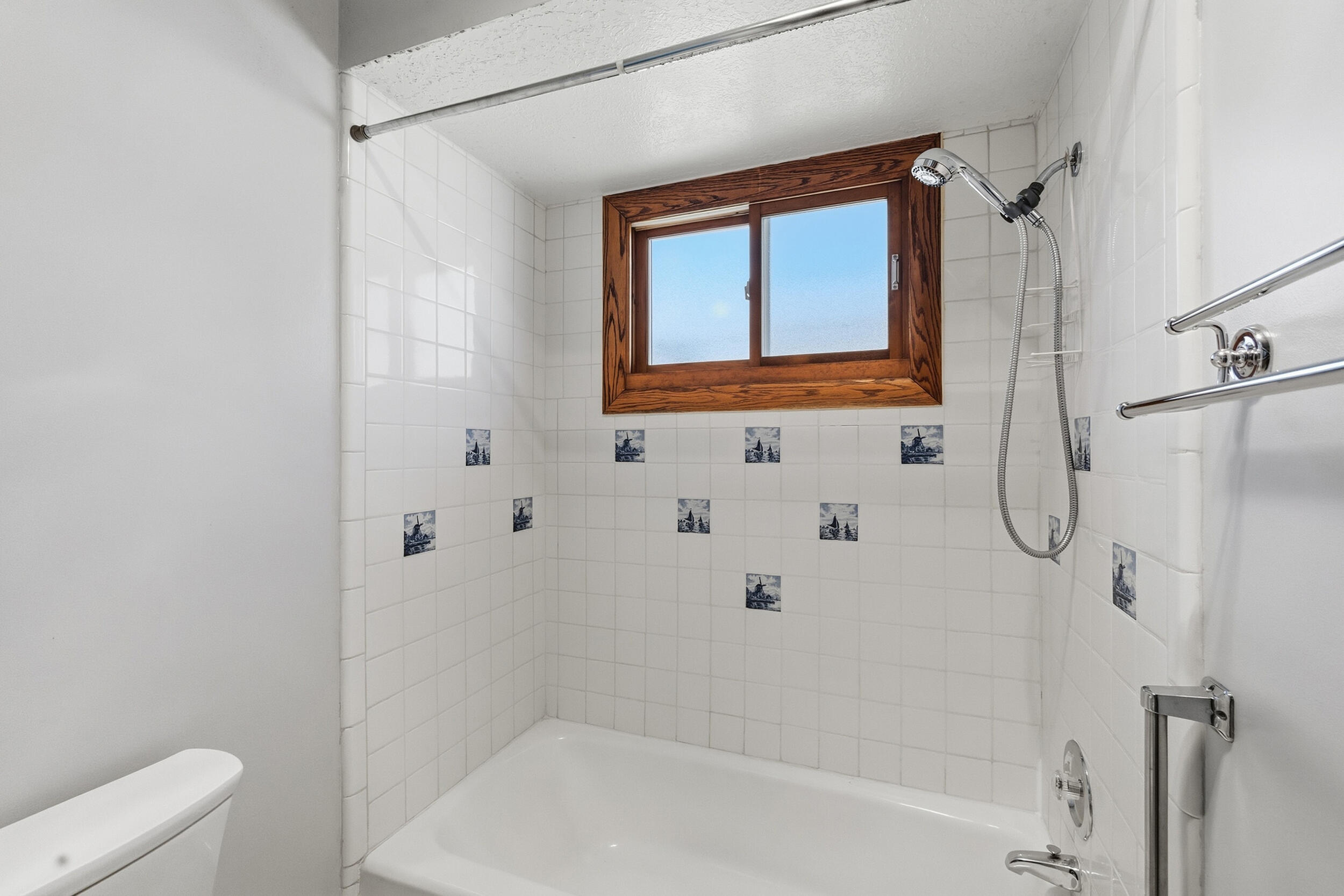 Photo 13 — 1001 Upland Court NE