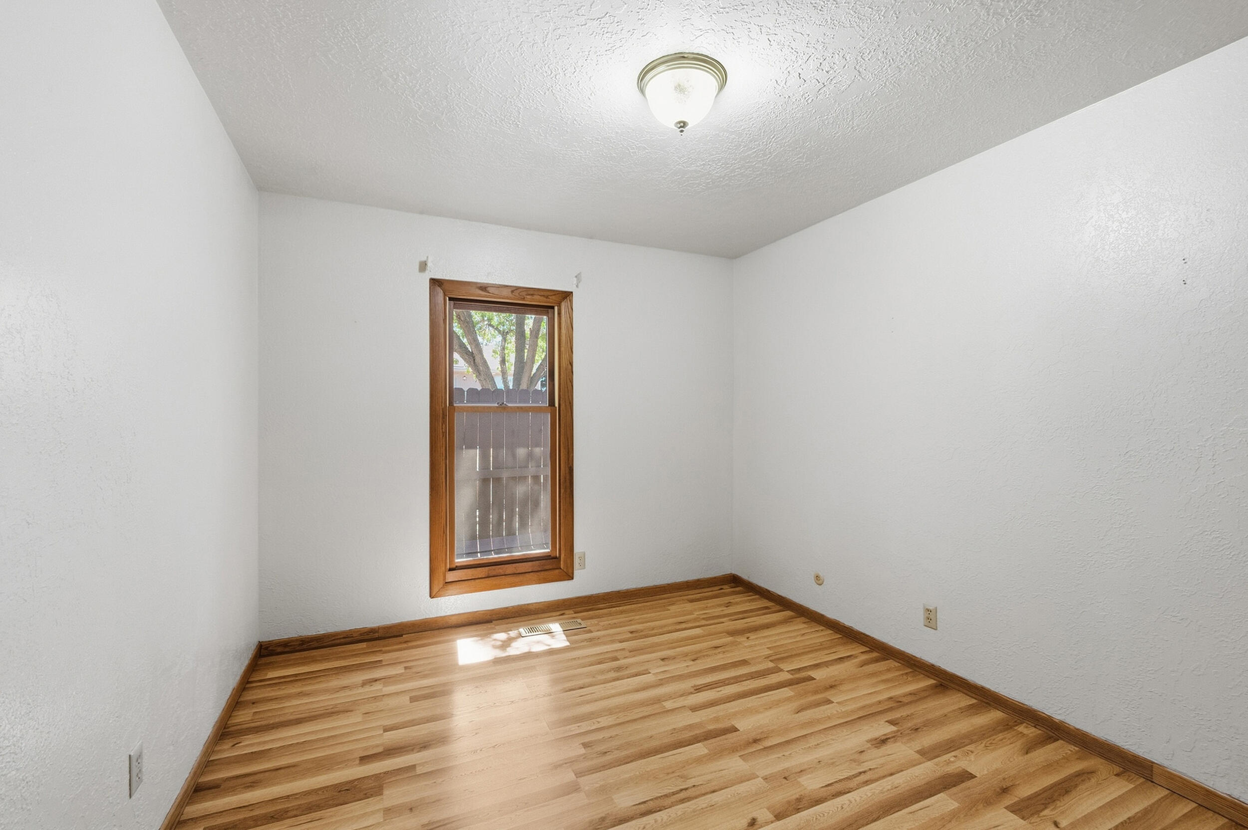 Photo 14 — 1001 Upland Court NE