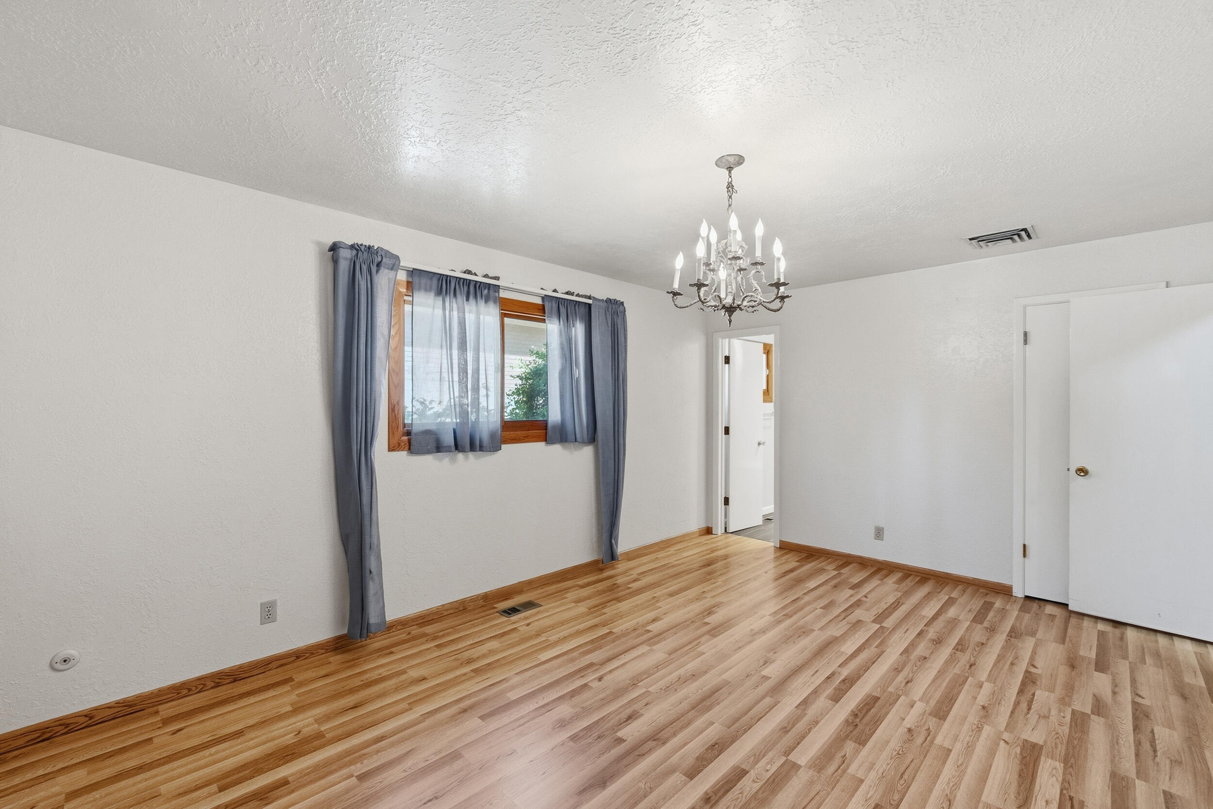 Photo 16 — 1001 Upland Court NE