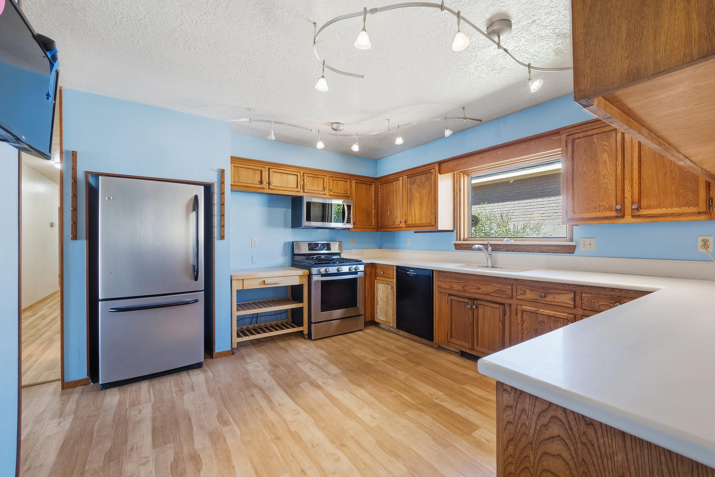 Photo 6 — 1001 Upland Court NE
