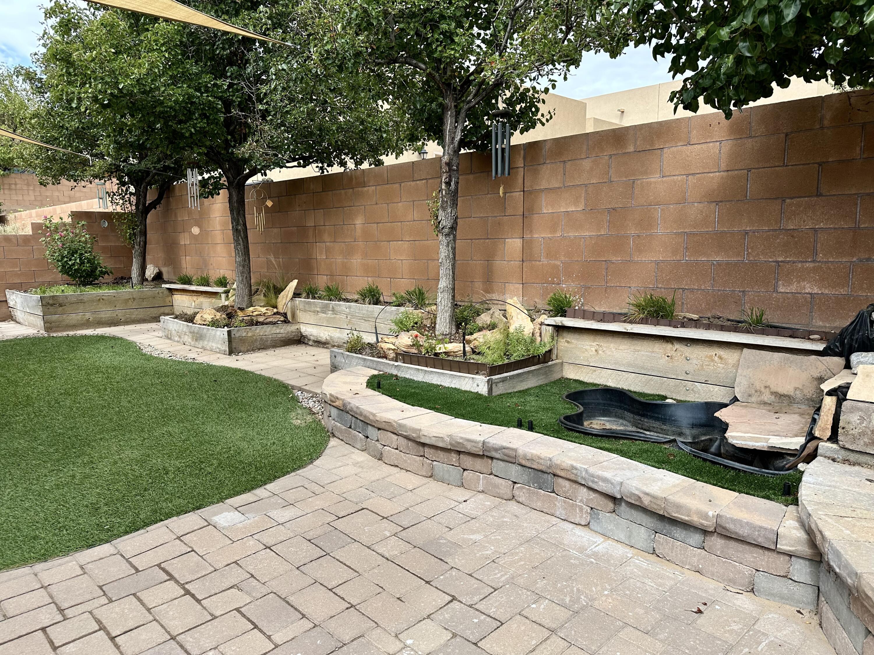 Photo 2 — 5527 Costa Uerde Road NW