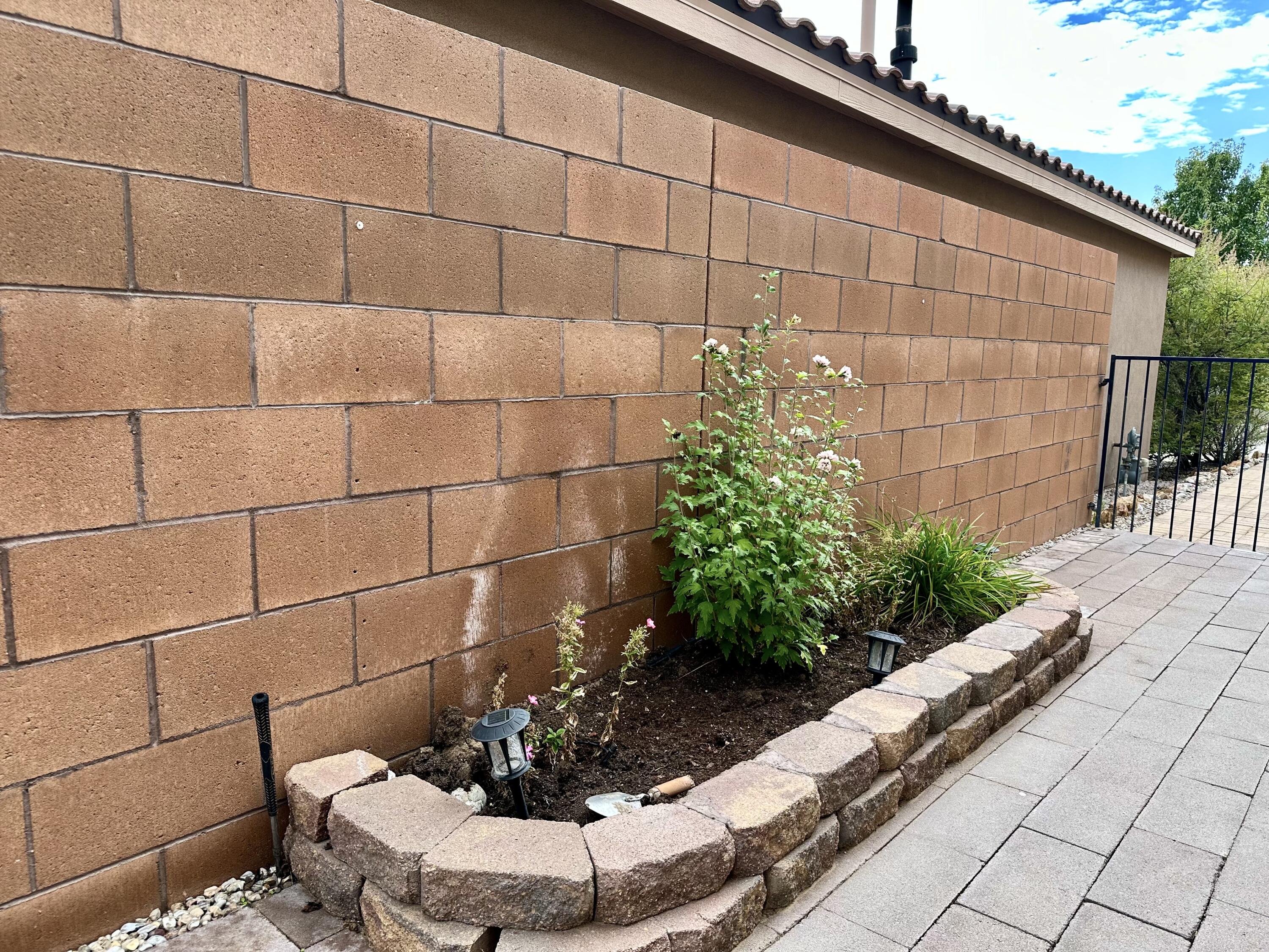 Photo 8 — 5527 Costa Uerde Road NW