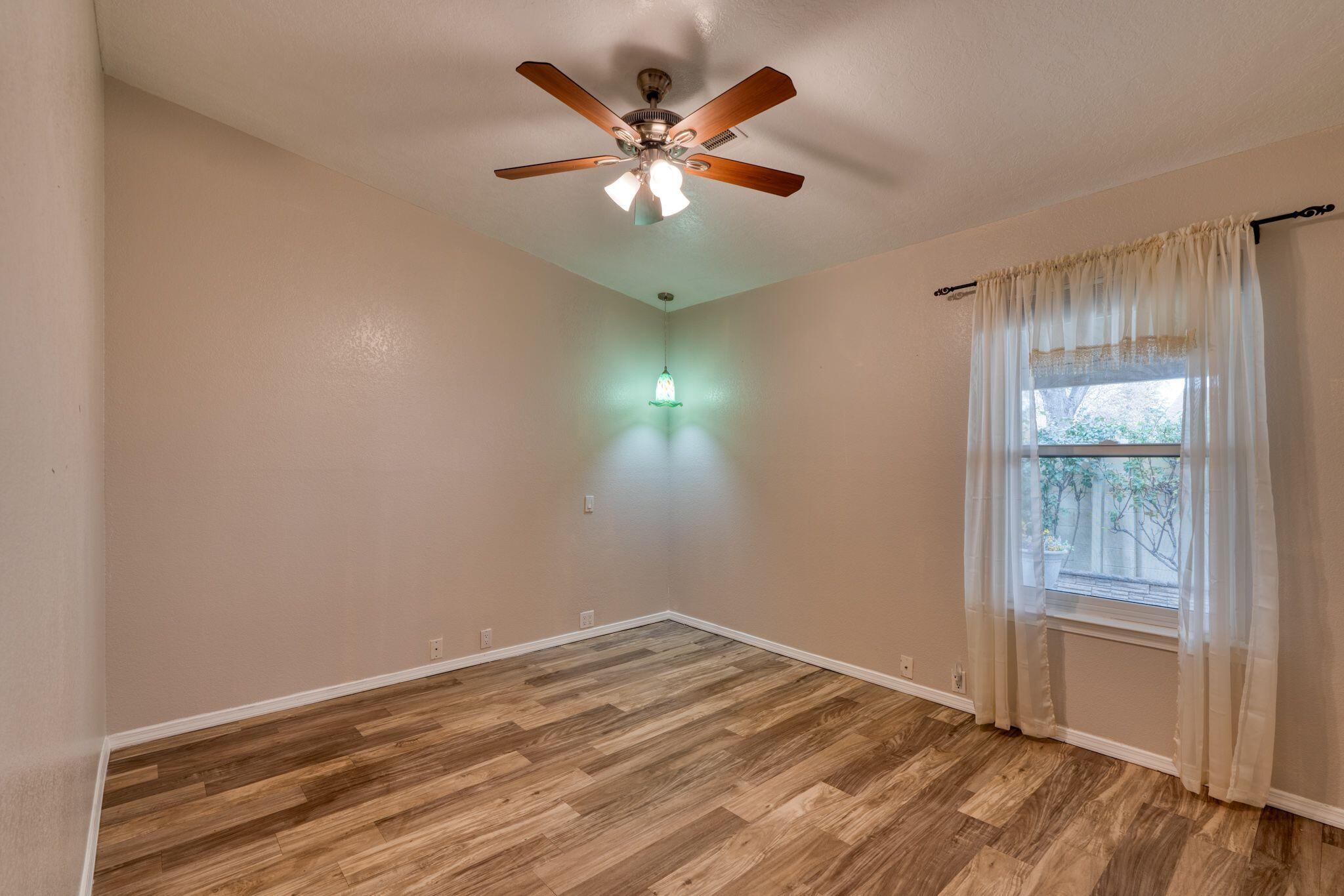 Photo 5 — 10812 Griffith Park Drive NE