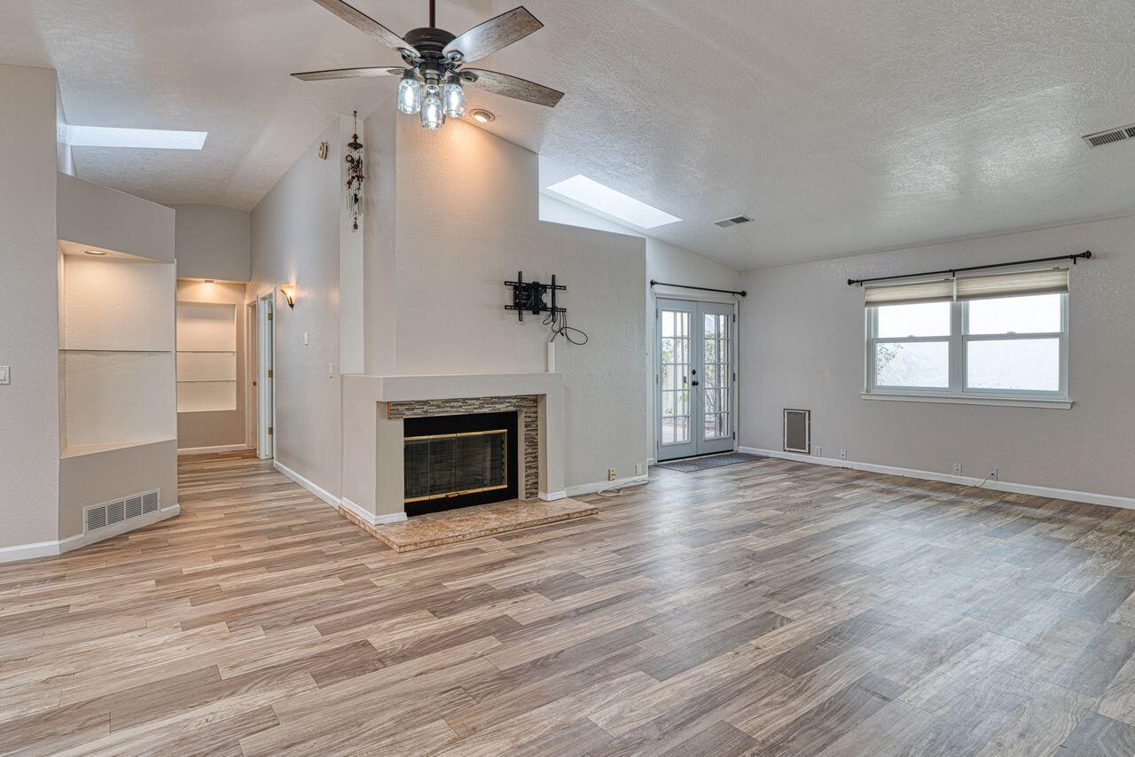 Photo 18 — 10812 Griffith Park Drive NE
