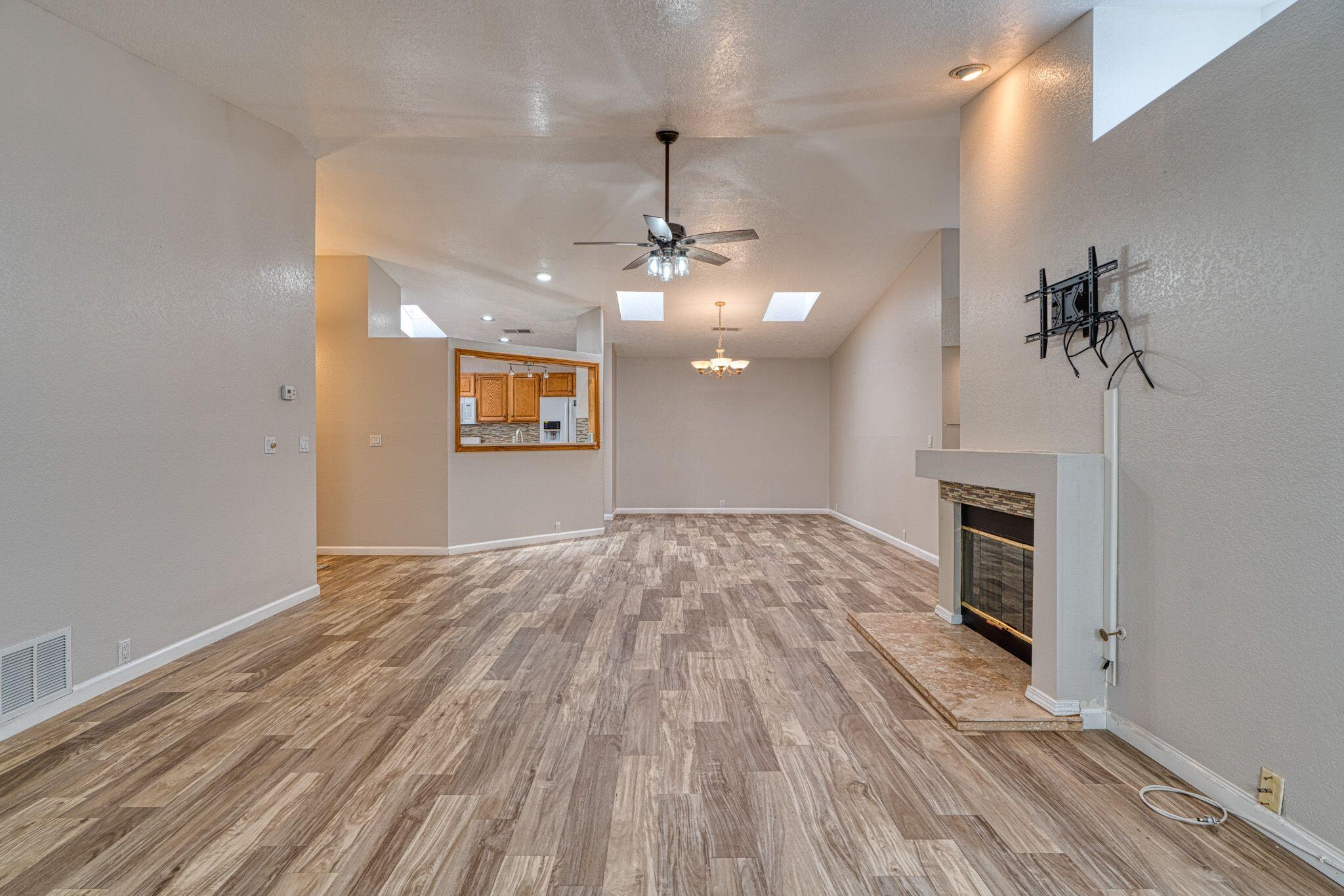 Photo 19 — 10812 Griffith Park Drive NE