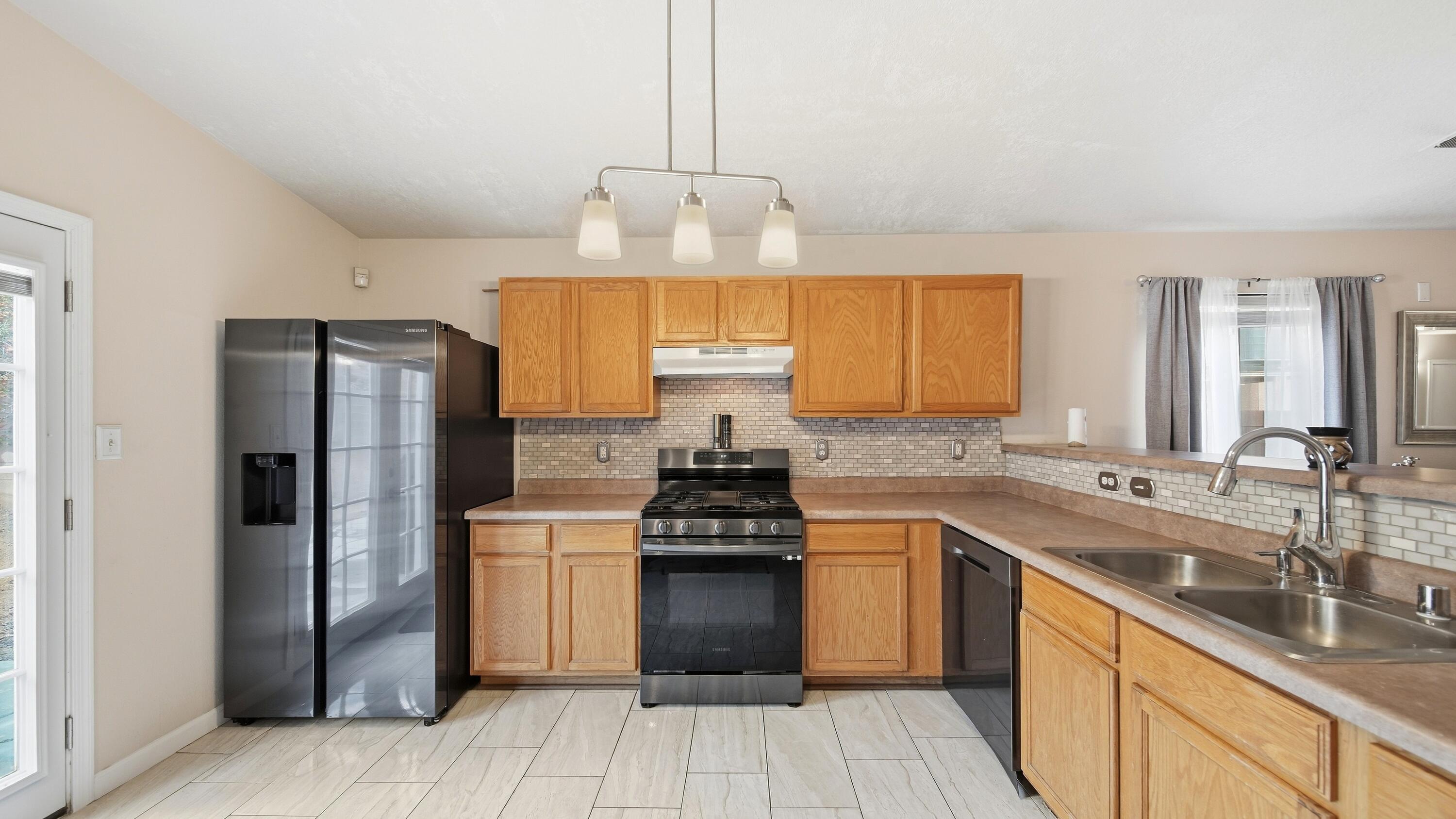 Photo 9 — 10931 Argonite Drive NW