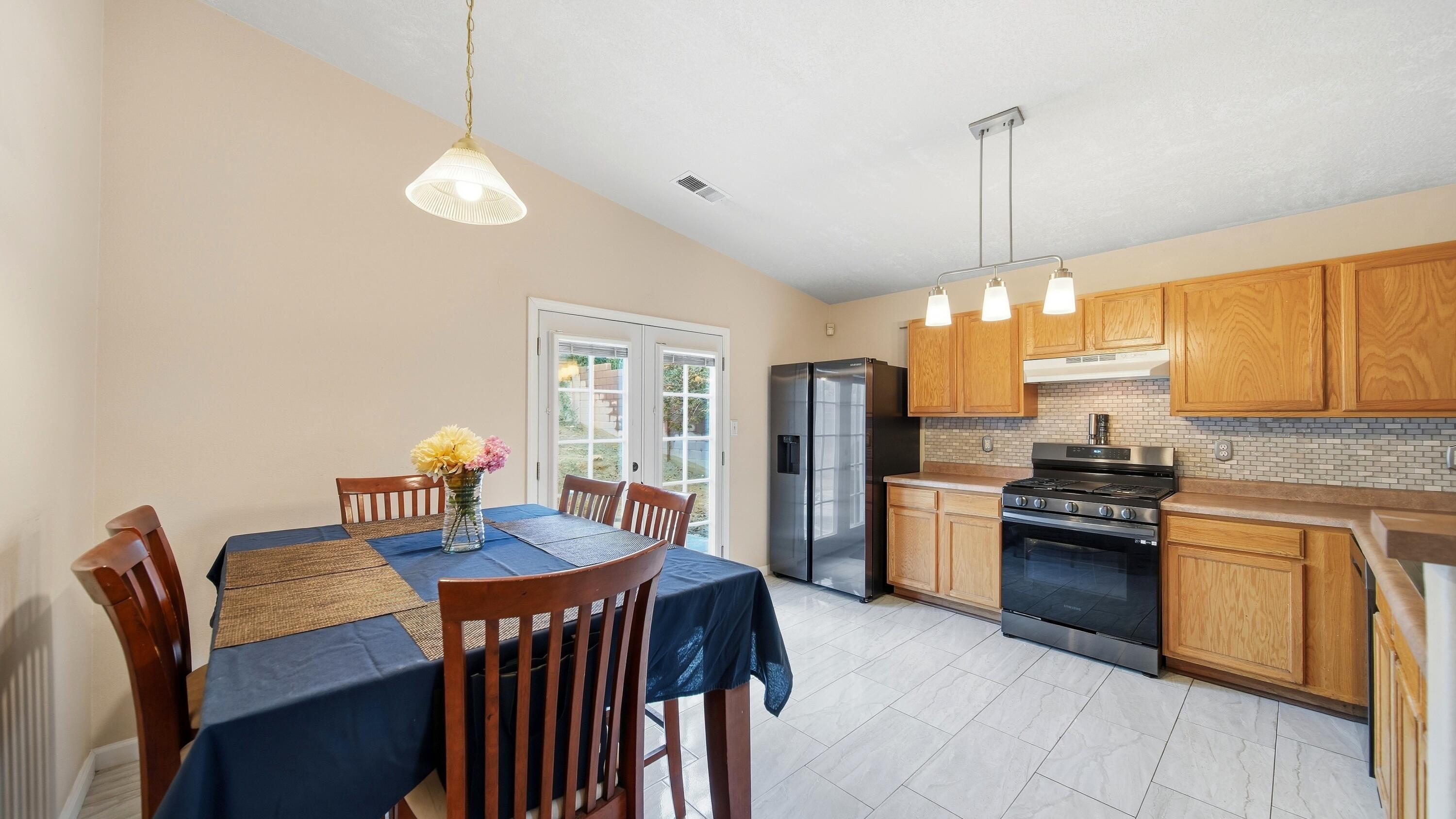 Photo 10 — 10931 Argonite Drive NW