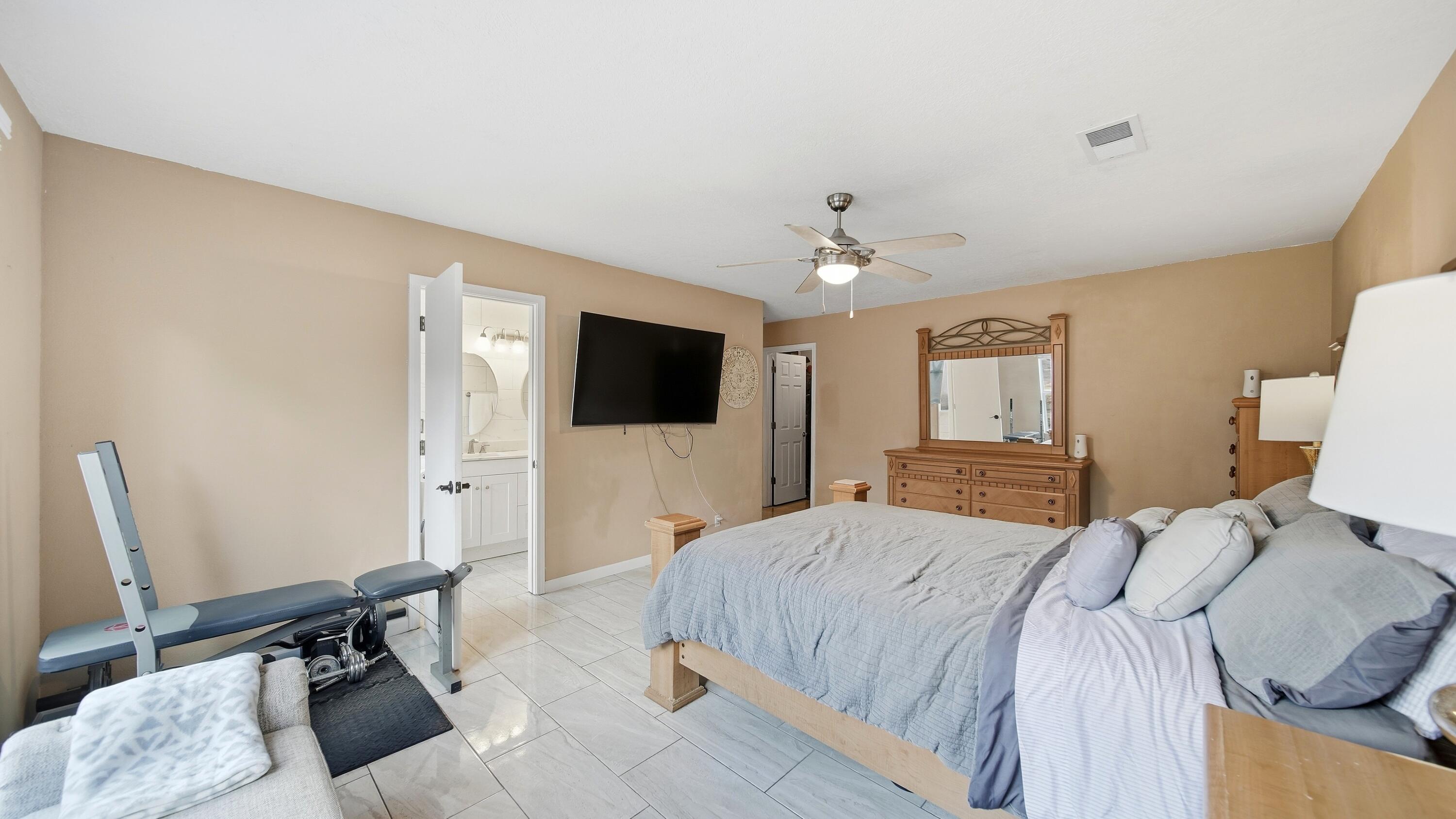 Photo 15 — 10931 Argonite Drive NW
