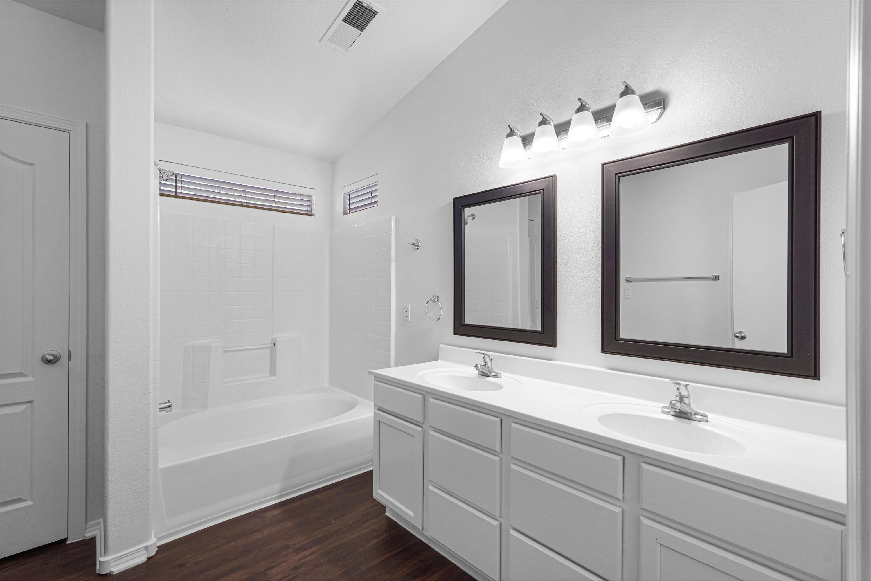 Photo 18 — 7623 Banyon Avenue NW