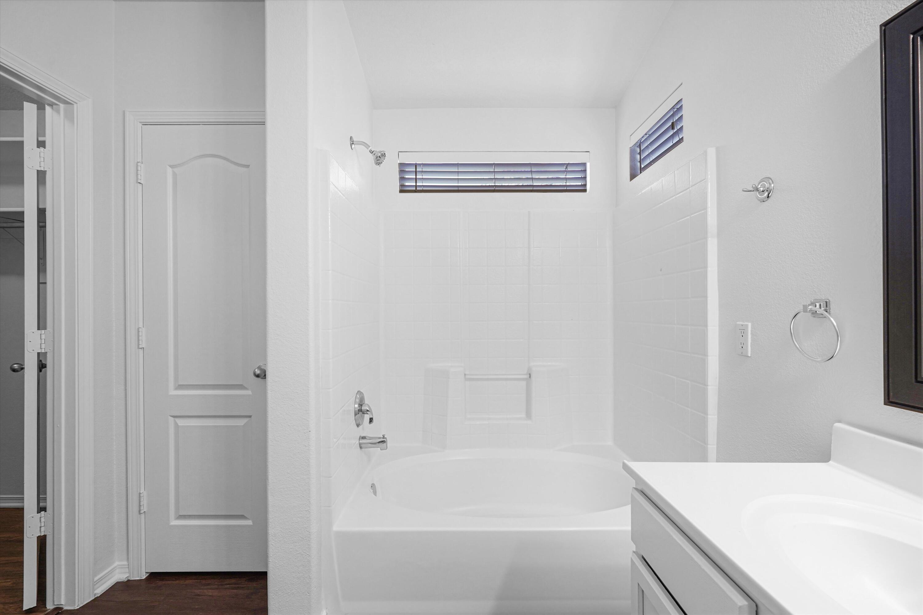 Photo 19 — 7623 Banyon Avenue NW