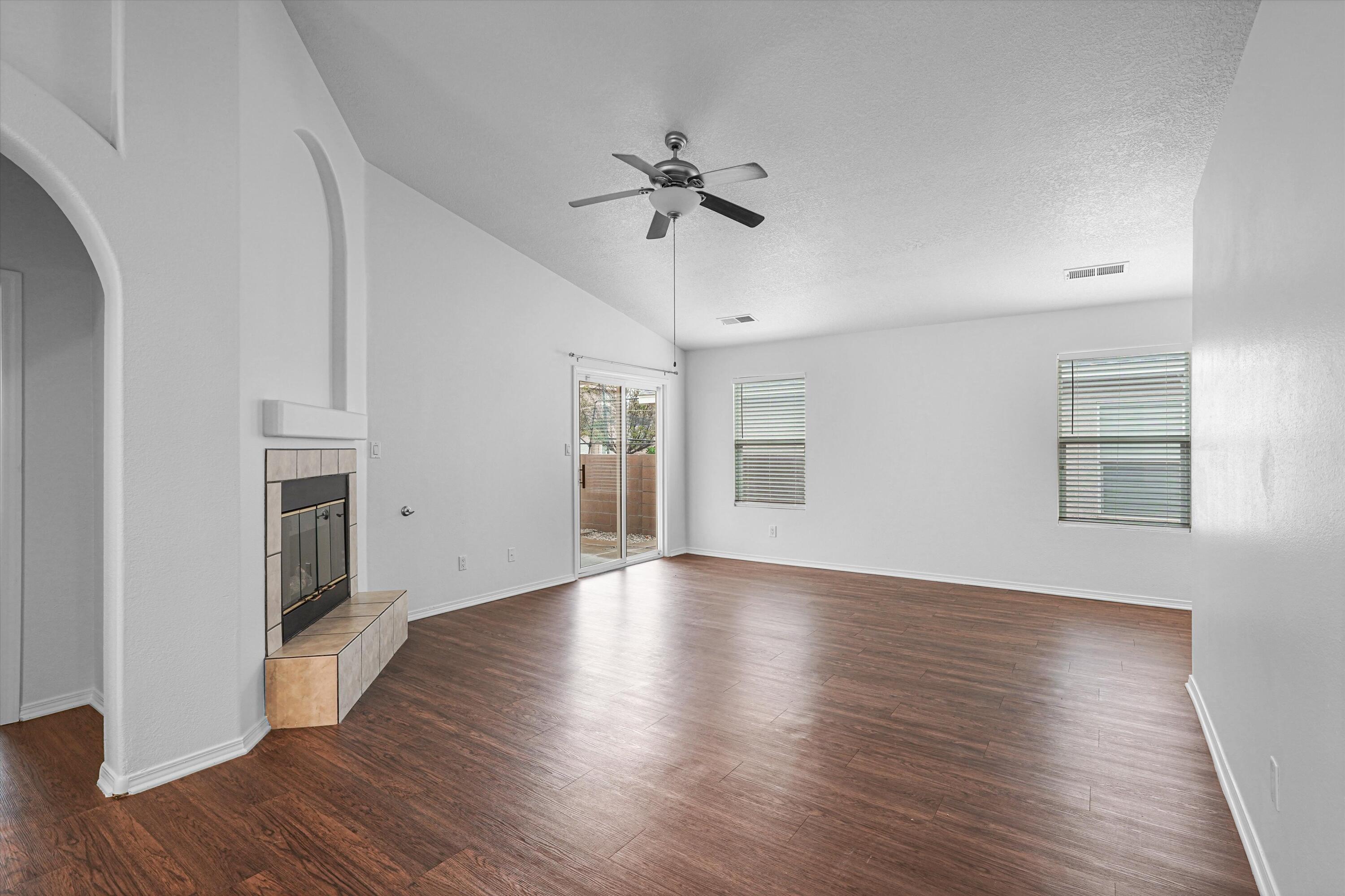 Photo 4 — 7623 Banyon Avenue NW