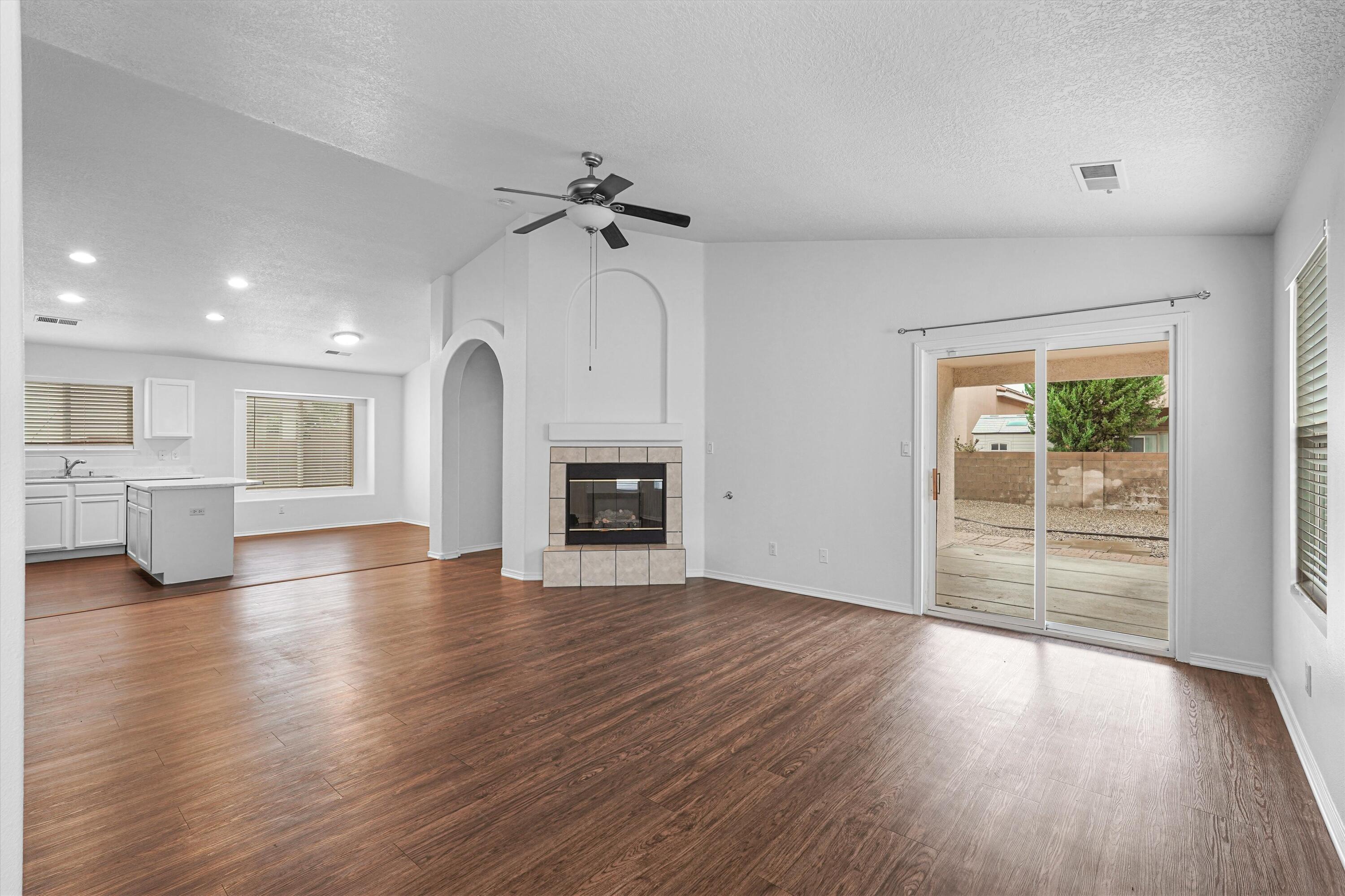 Photo 5 — 7623 Banyon Avenue NW