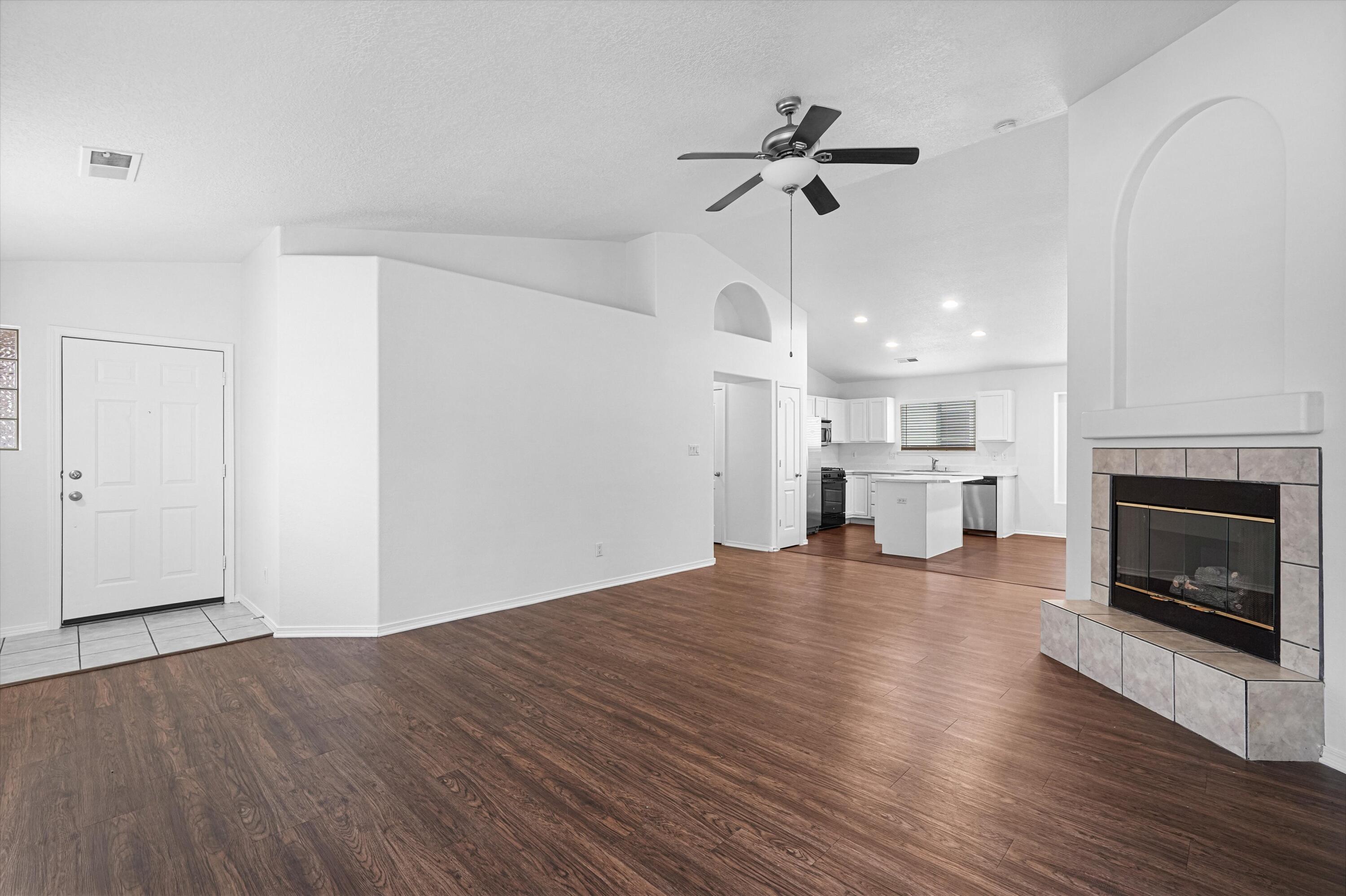 Photo 6 — 7623 Banyon Avenue NW