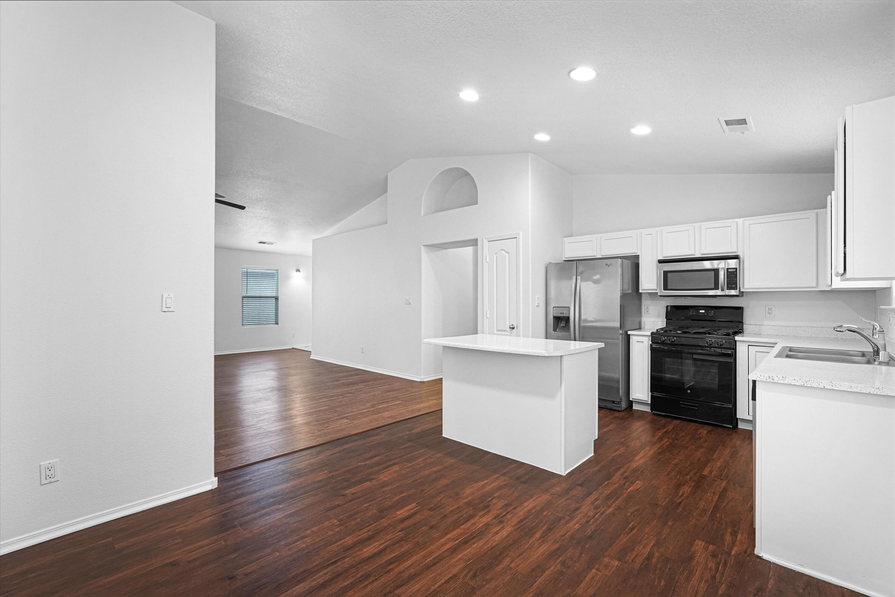 Photo 8 — 7623 Banyon Avenue NW