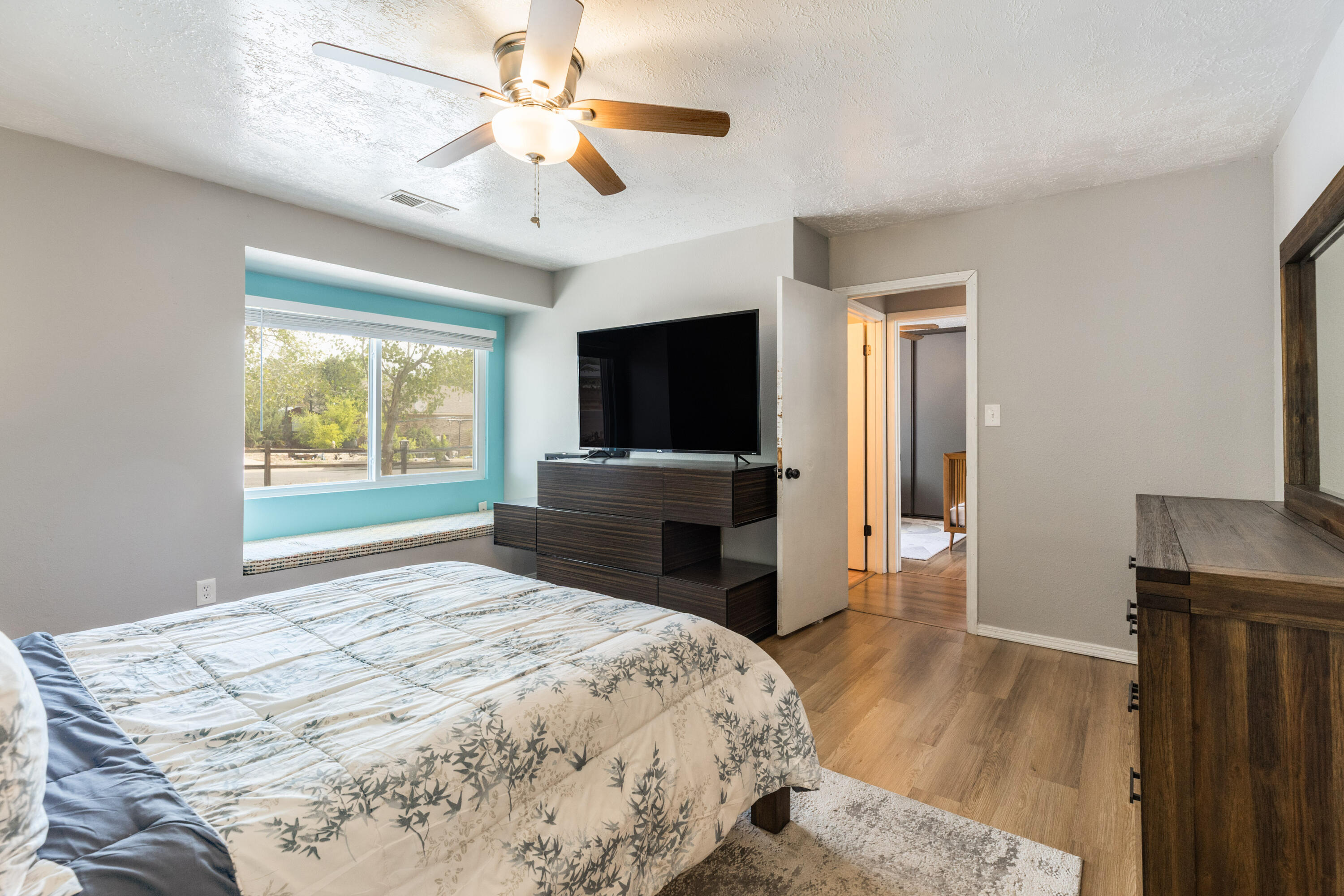 Photo 12 — 749 Littler Drive SE