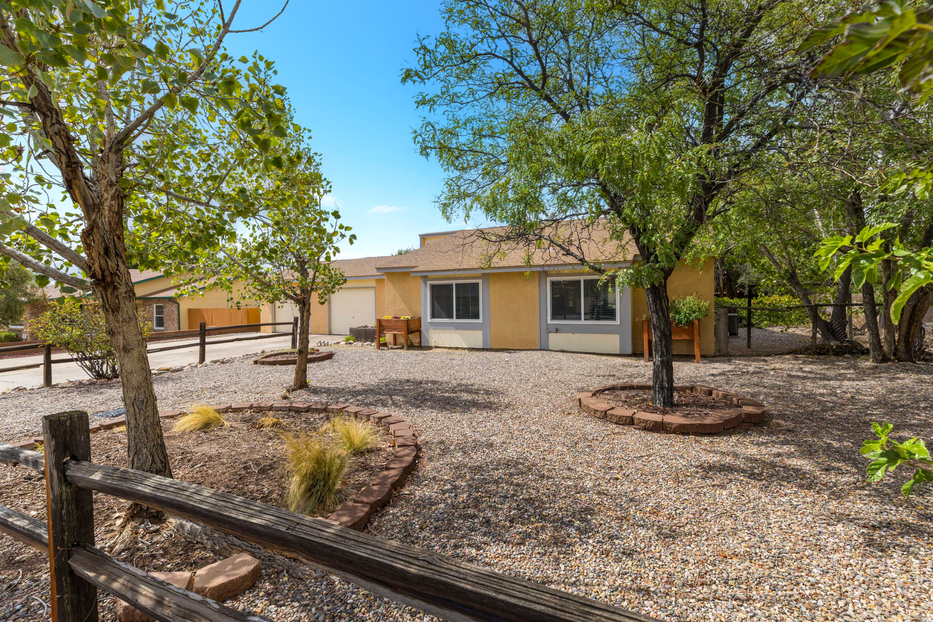Photo 3 — 749 Littler Drive SE