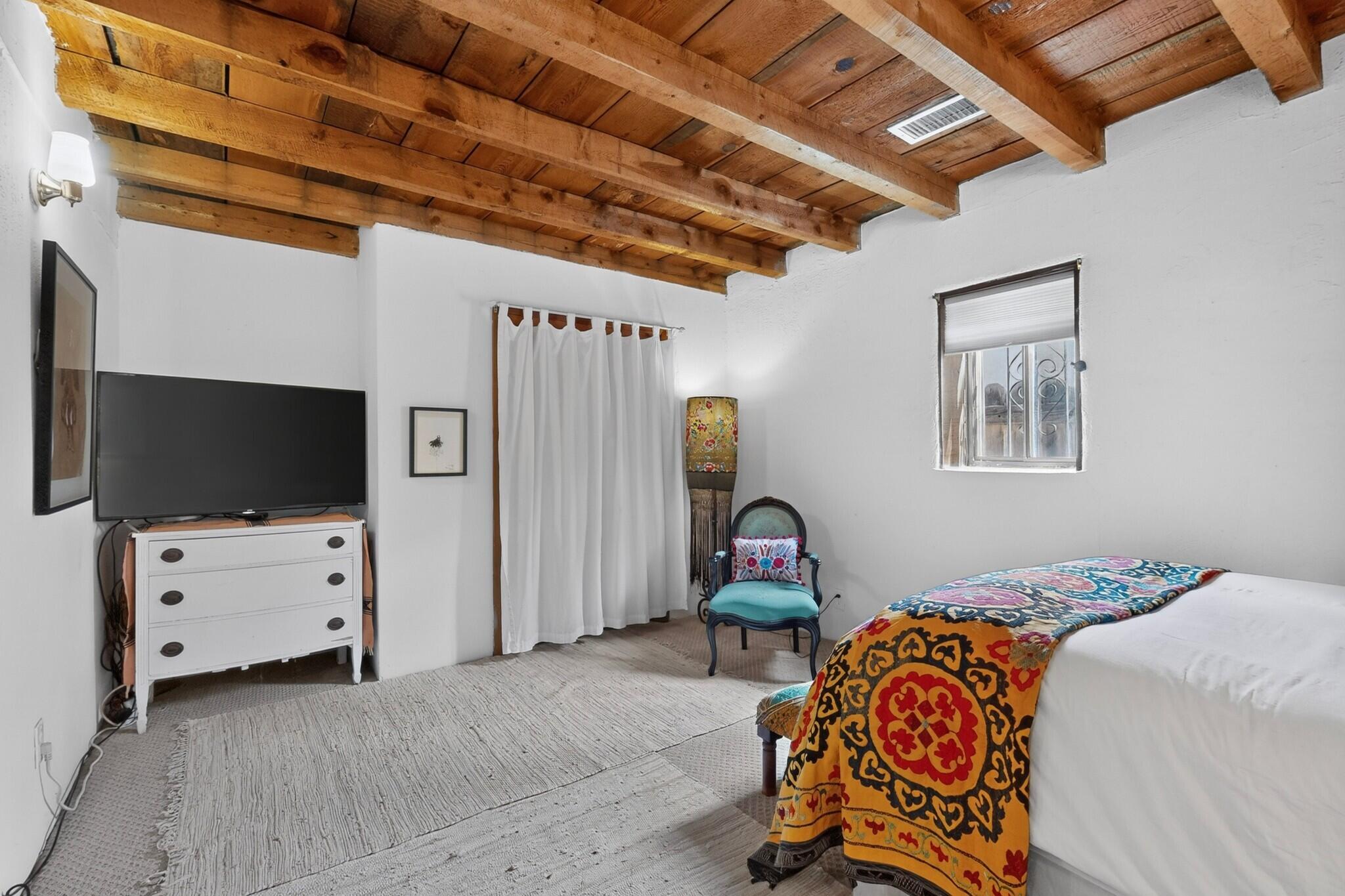 Photo 3 — 1730 Griegos Road NW
