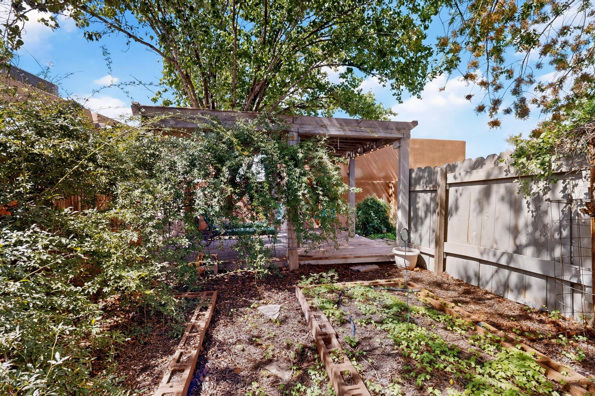 Photo 13 — 1730 Griegos Road NW