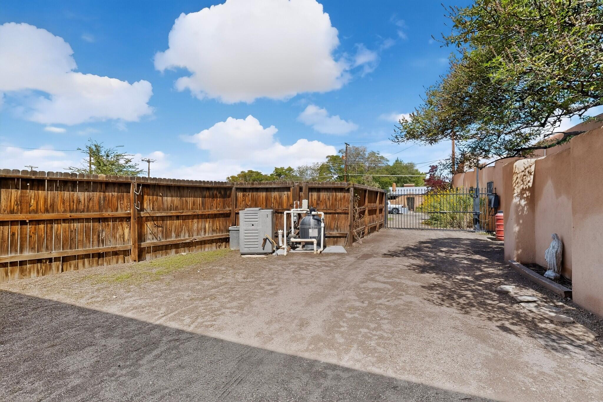 Photo 15 — 1730 Griegos Road NW