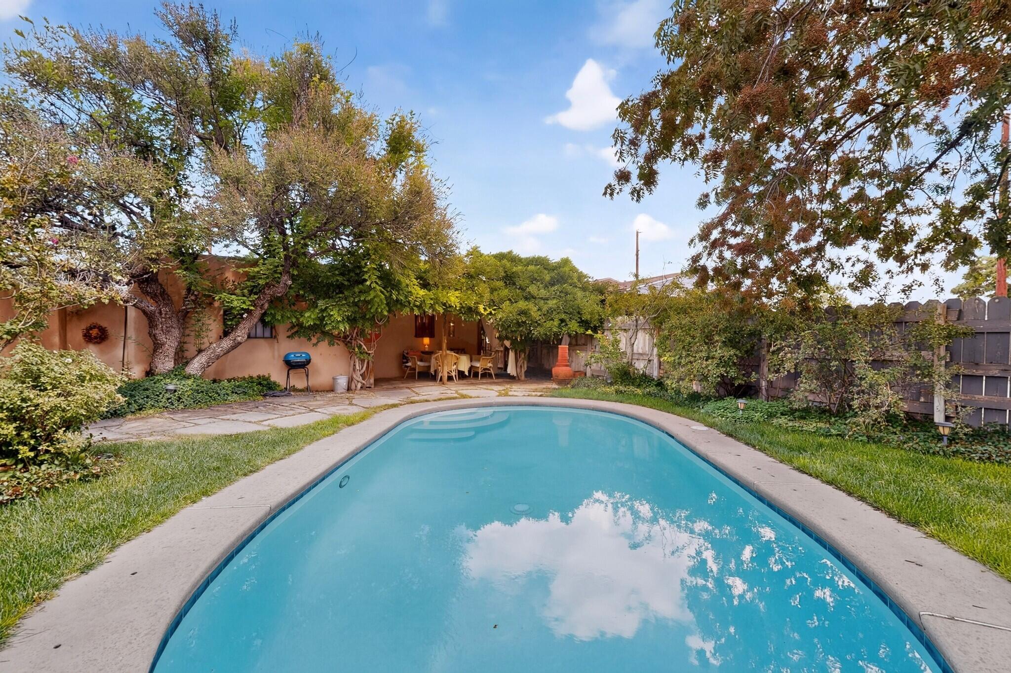 Photo 17 — 1730 Griegos Road NW