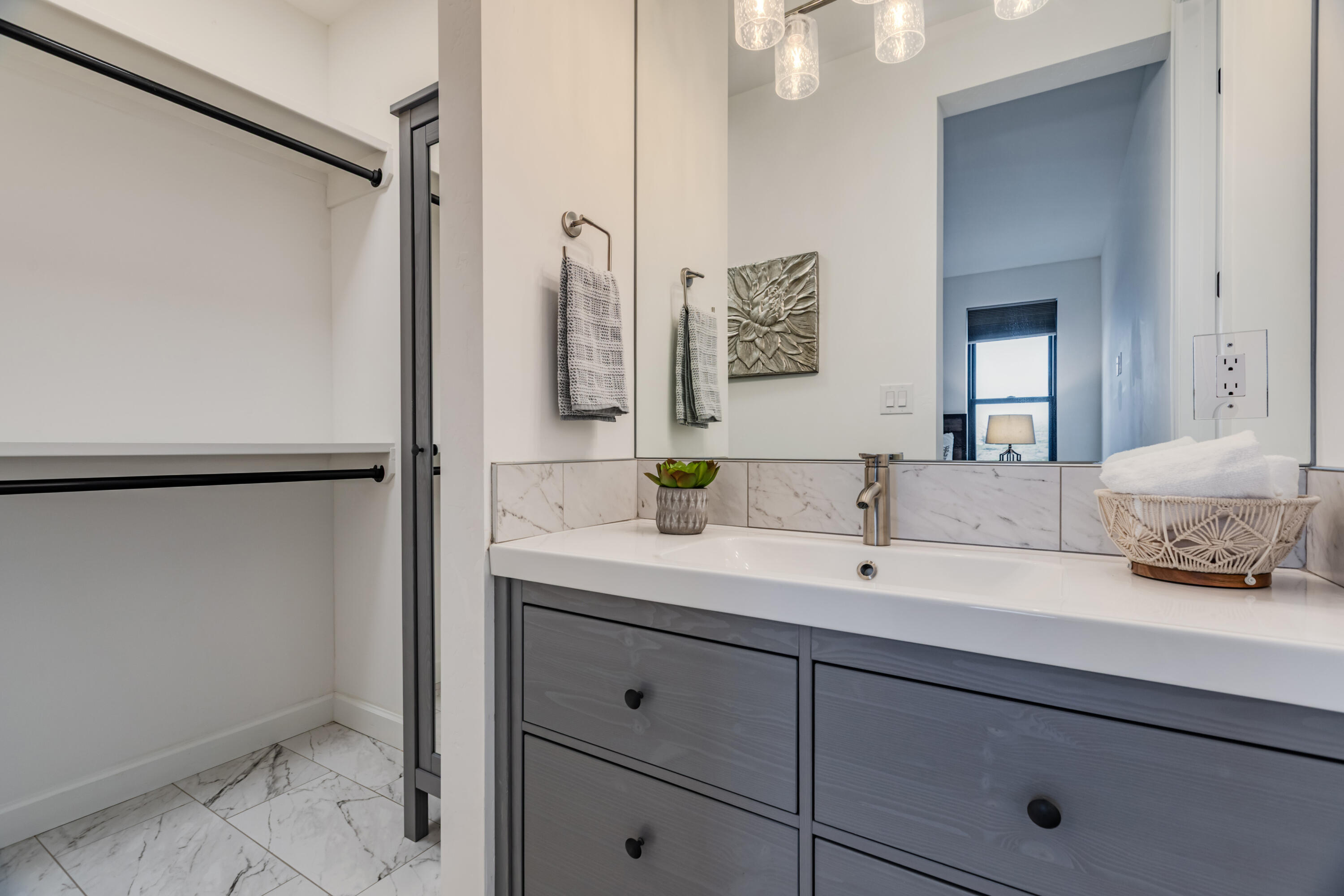 Photo 19 — 7021 Beverly Hills Avenue NE