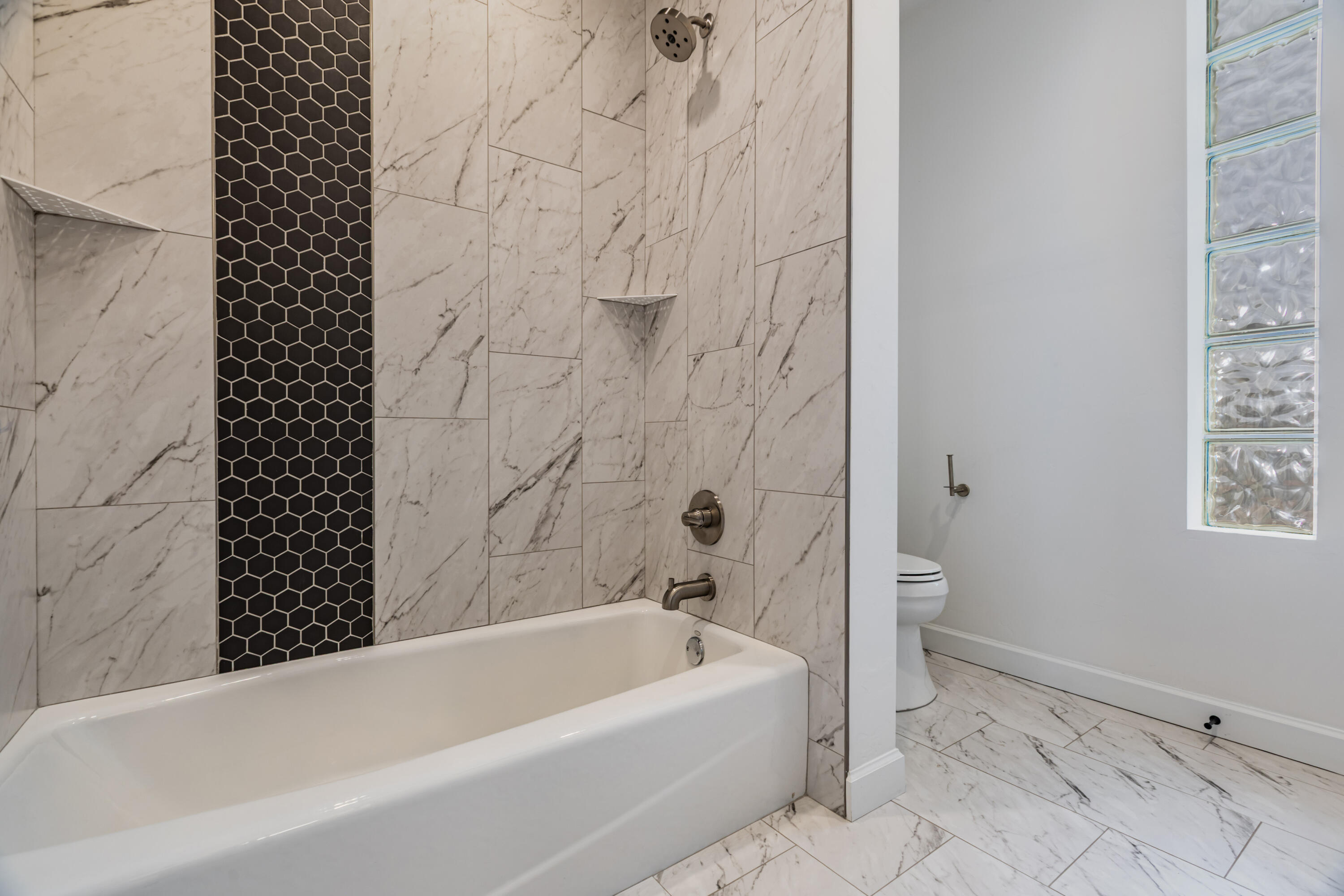 Photo 18 — 7021 Beverly Hills Avenue NE