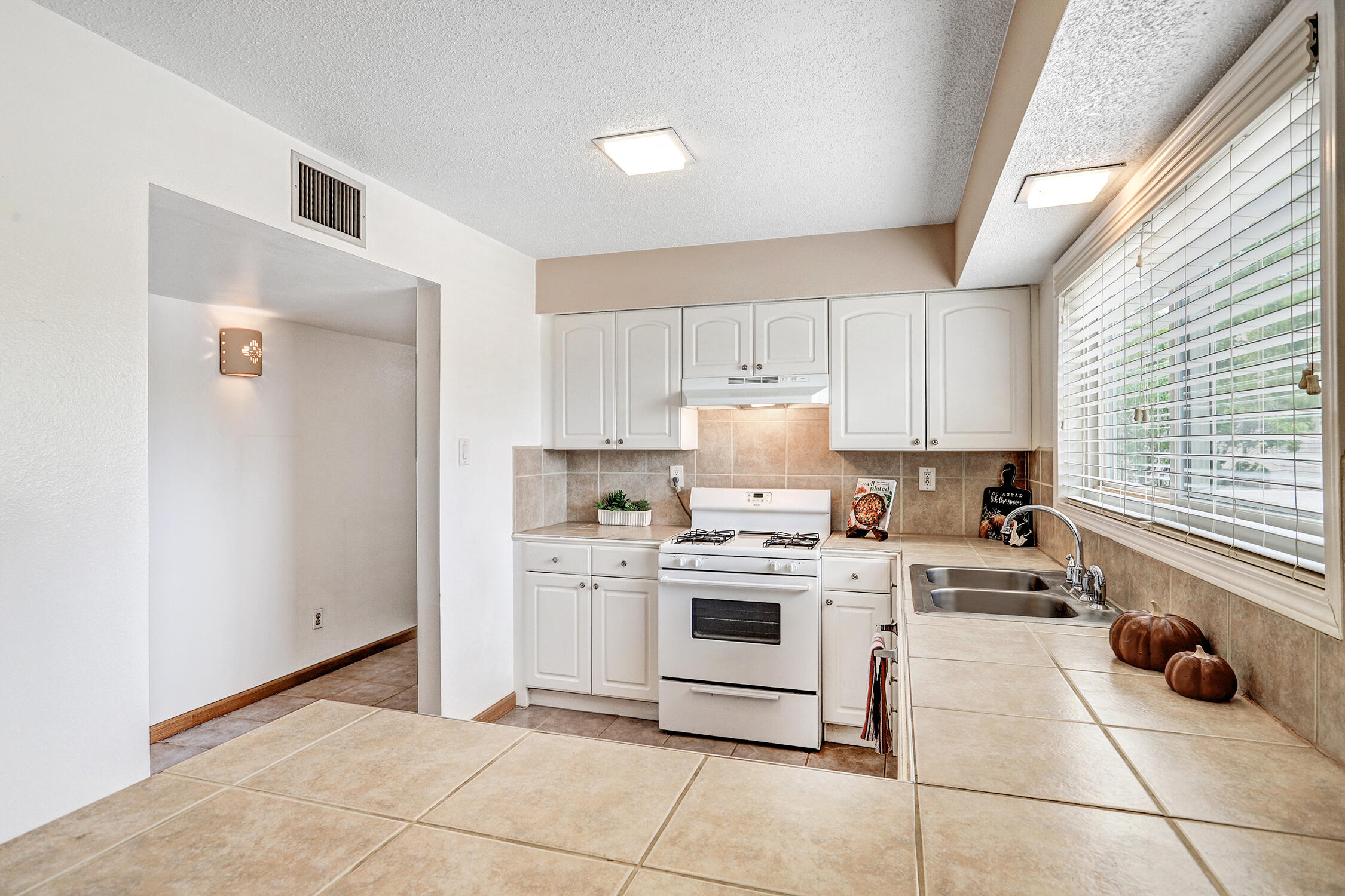 Photo 16 — 1357 Rio Rancho Boulevard SE APT D