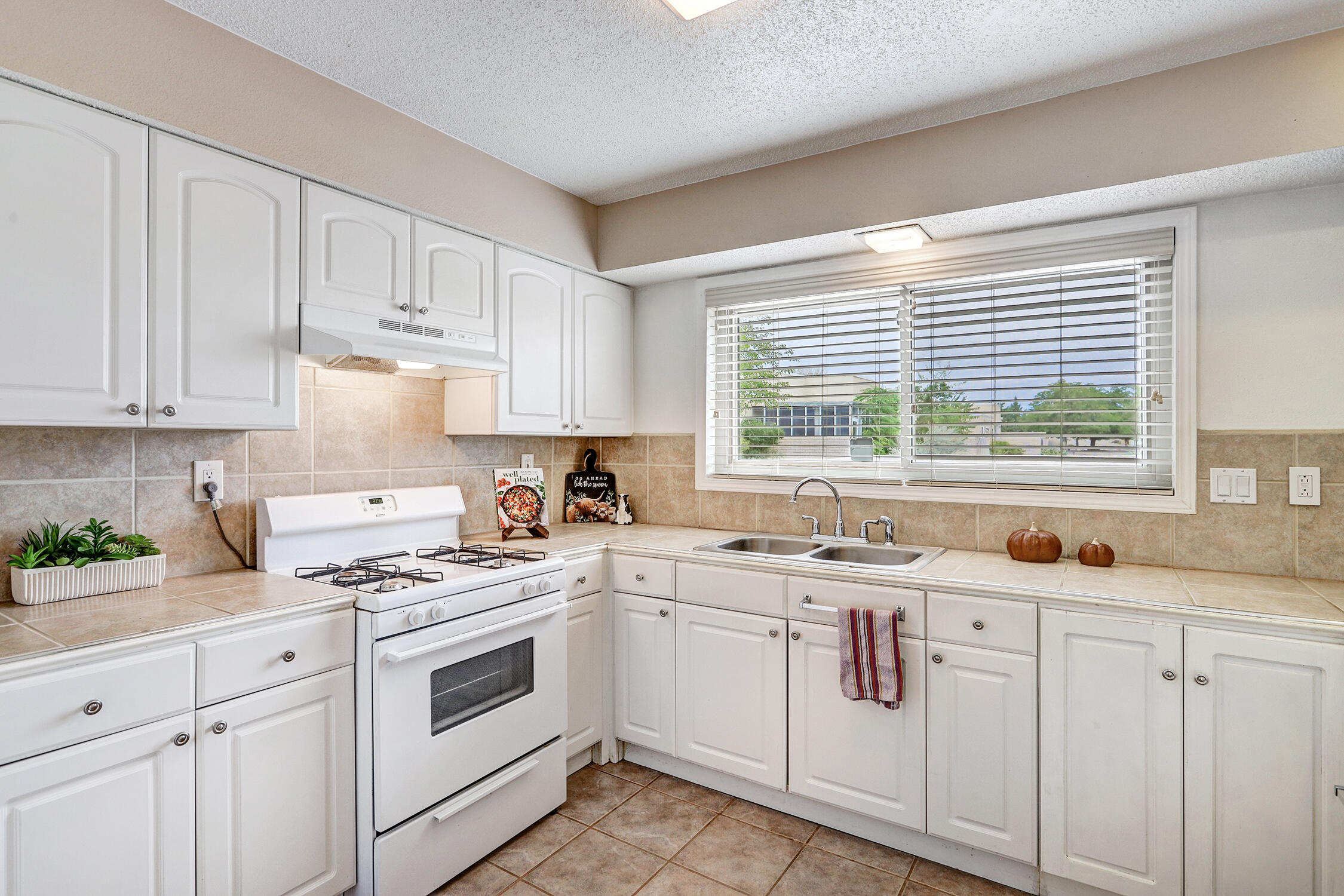 Photo 18 — 1357 Rio Rancho Boulevard SE APT D